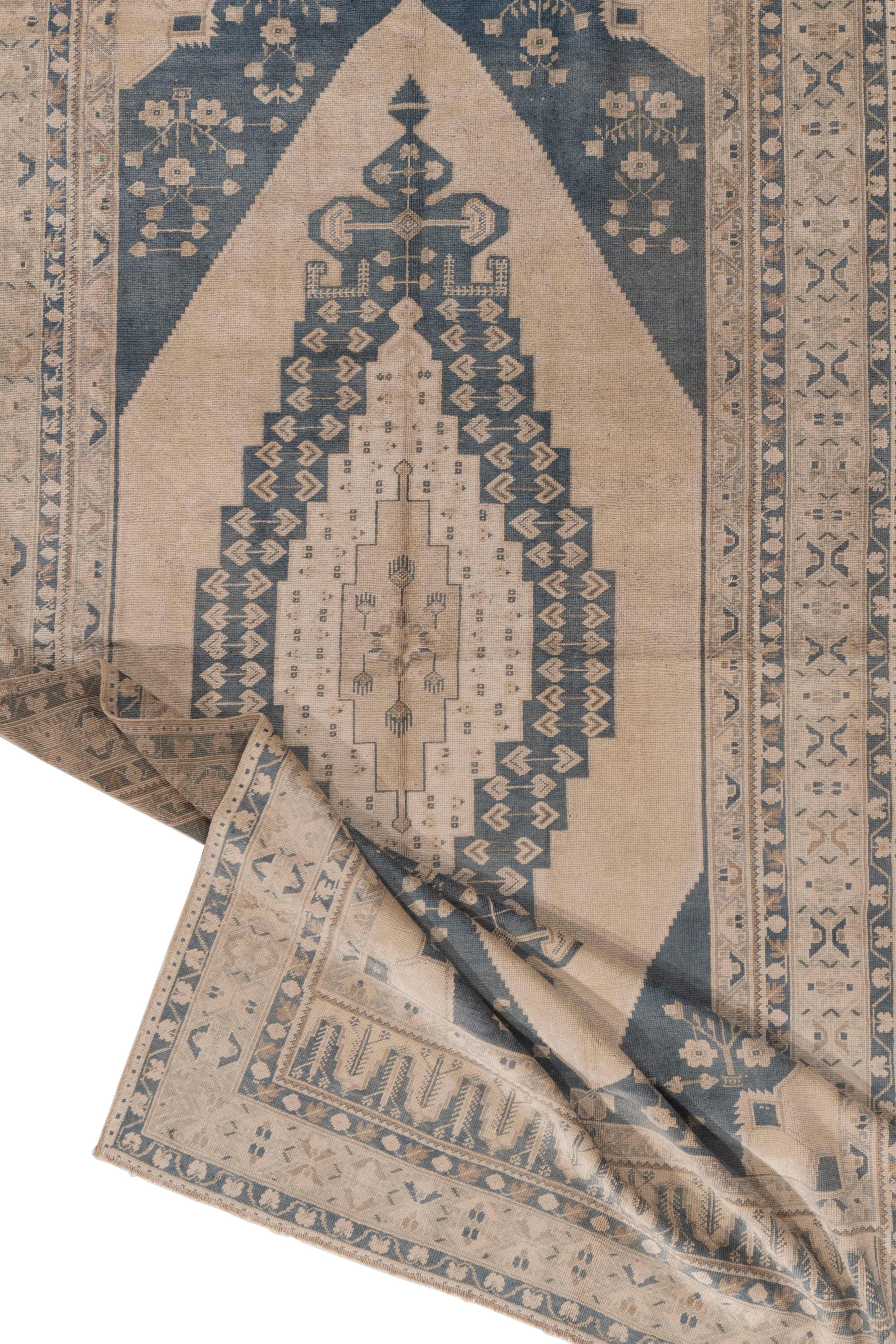 Tappeto Oushak Tash turco vintage beige tenue 5'7 X 10'9 In condizioni buone in vendita a New York, NY