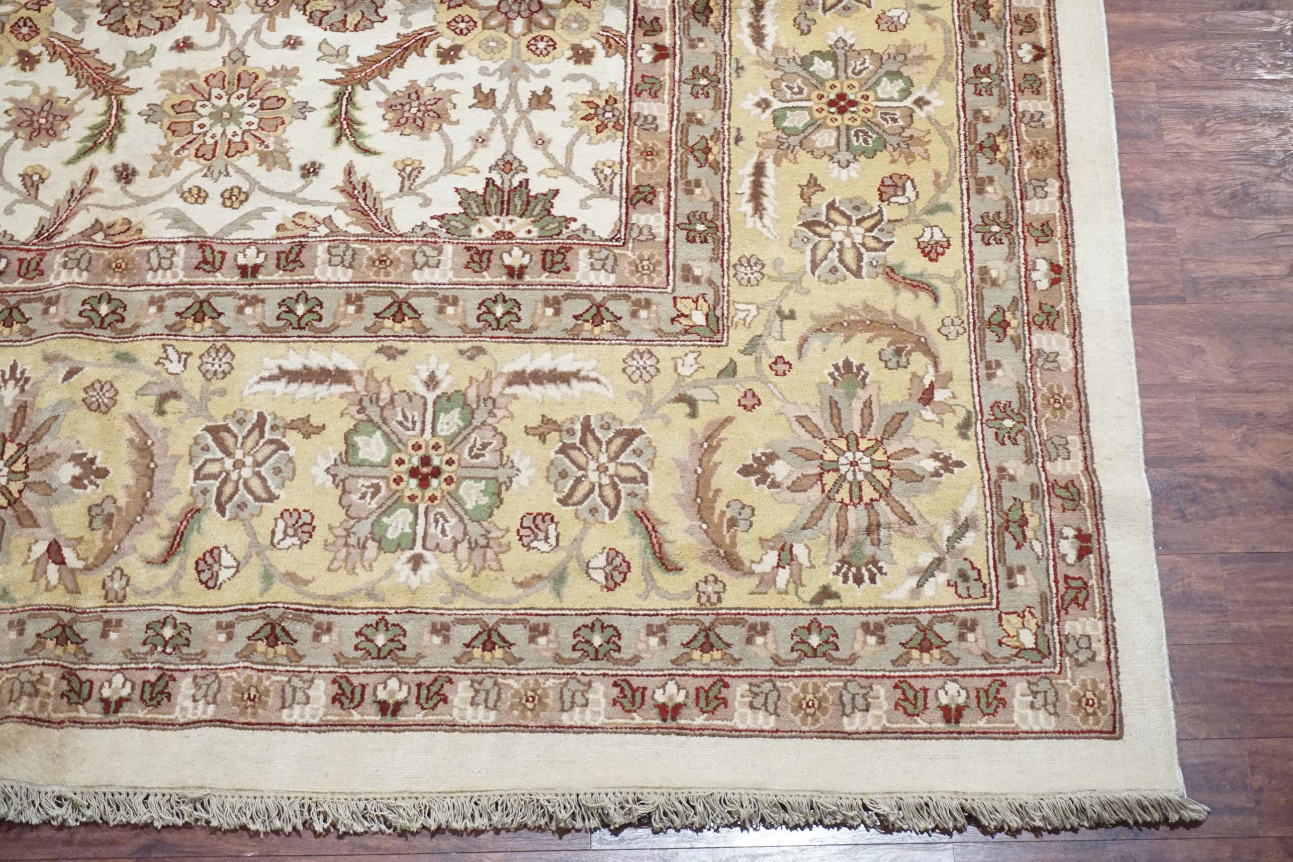 20th Century Vintage Beige Sultanabad For Sale