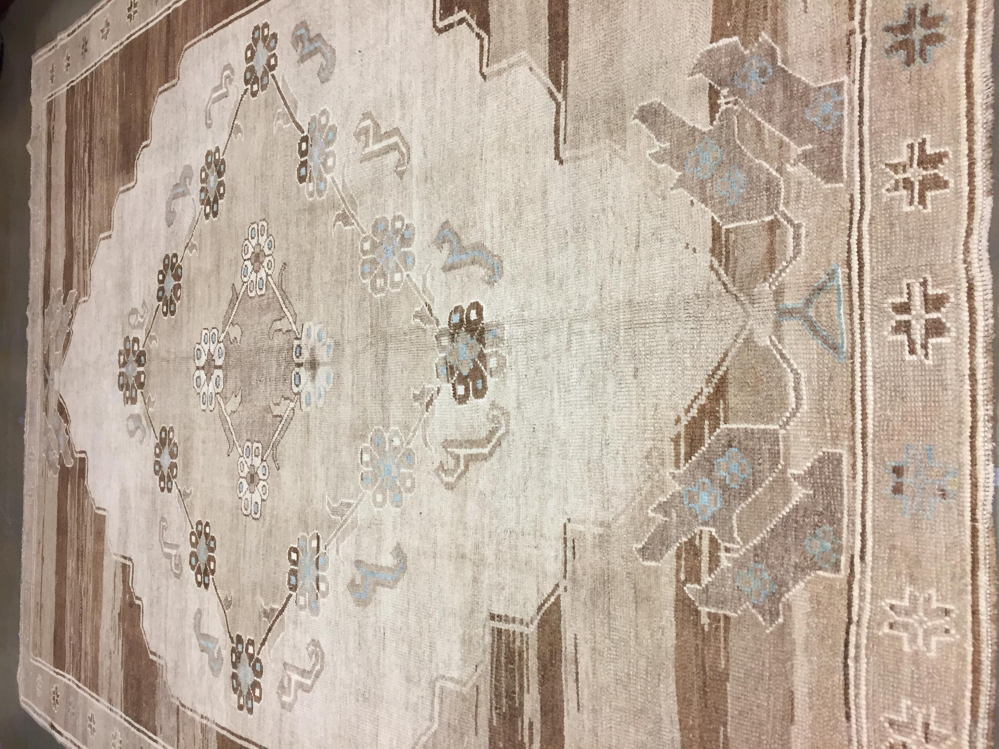 Türkischer Kars-Teppich Vintage Beige  9'8 x 13' (Wolle) im Angebot