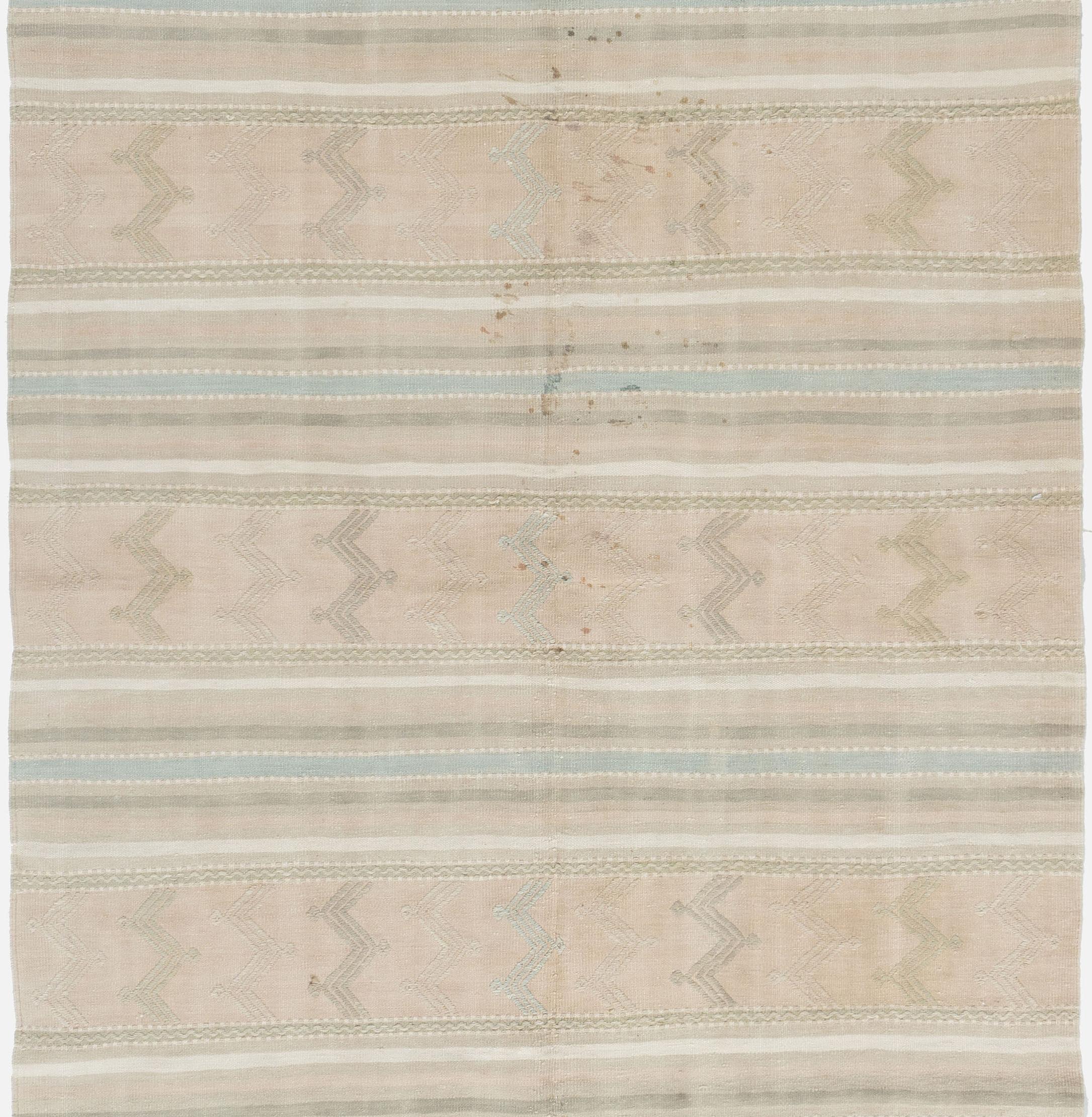 Vintage Beige Turkish Kilim Rug 4'9 X 8'9 en vente 1