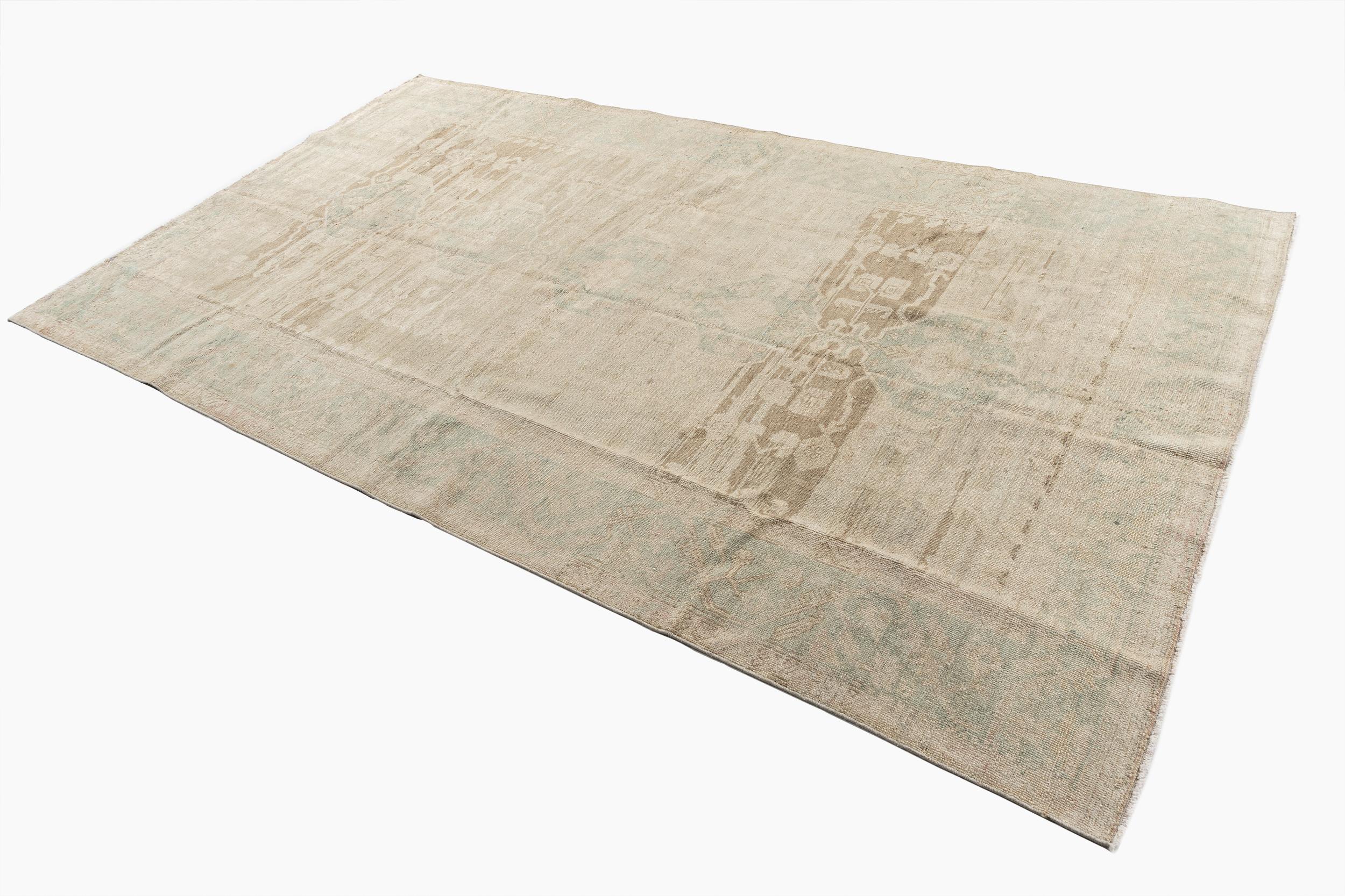 Tappeto Vintage Beige Turkish Kula Area Rug 5'8 X 9'9 In condizioni buone in vendita a New York, NY