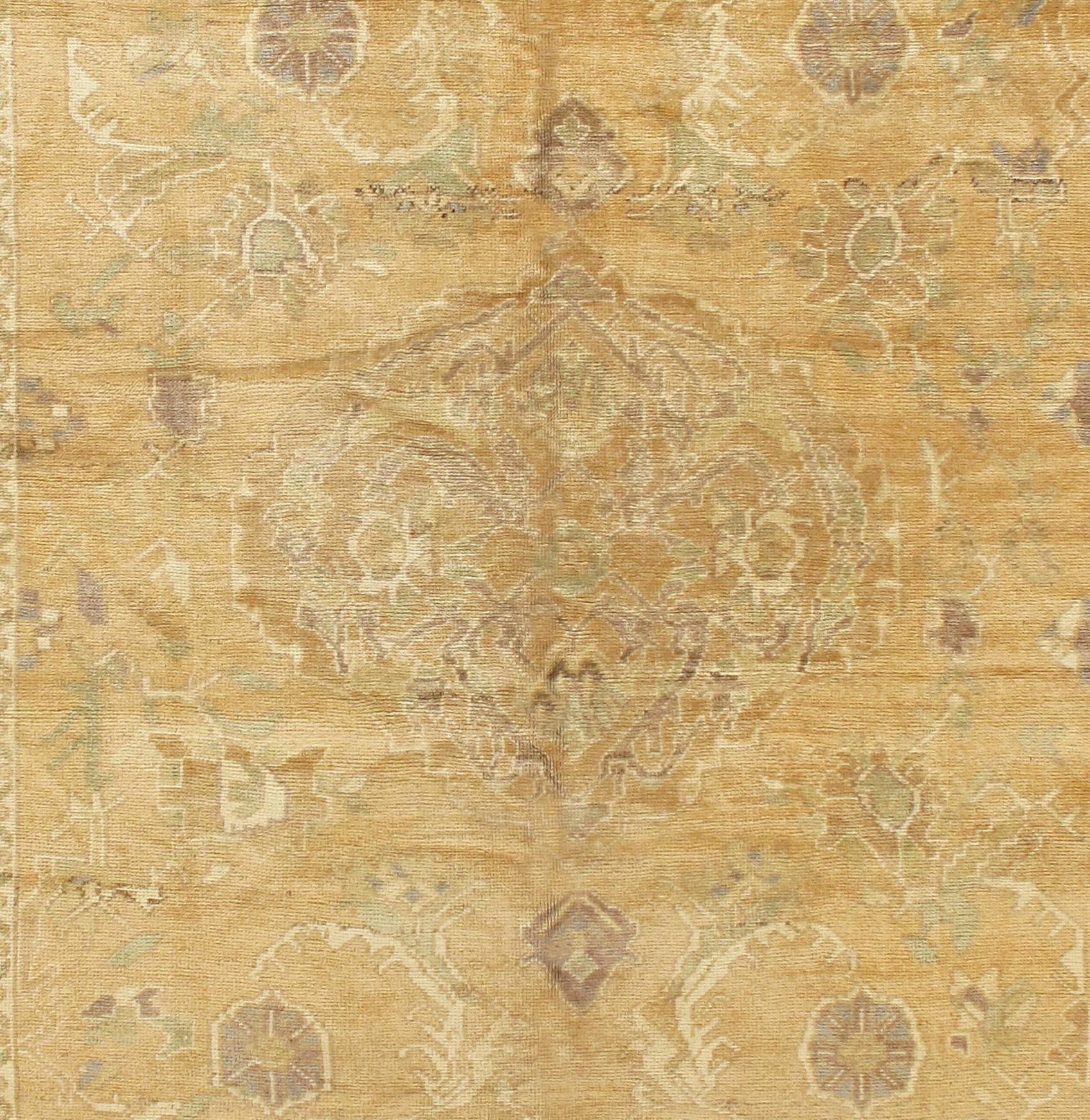 Vintage Beige Türkisch Oushak Teppich 5'6 x 8'3 (20. Jahrhundert) im Angebot