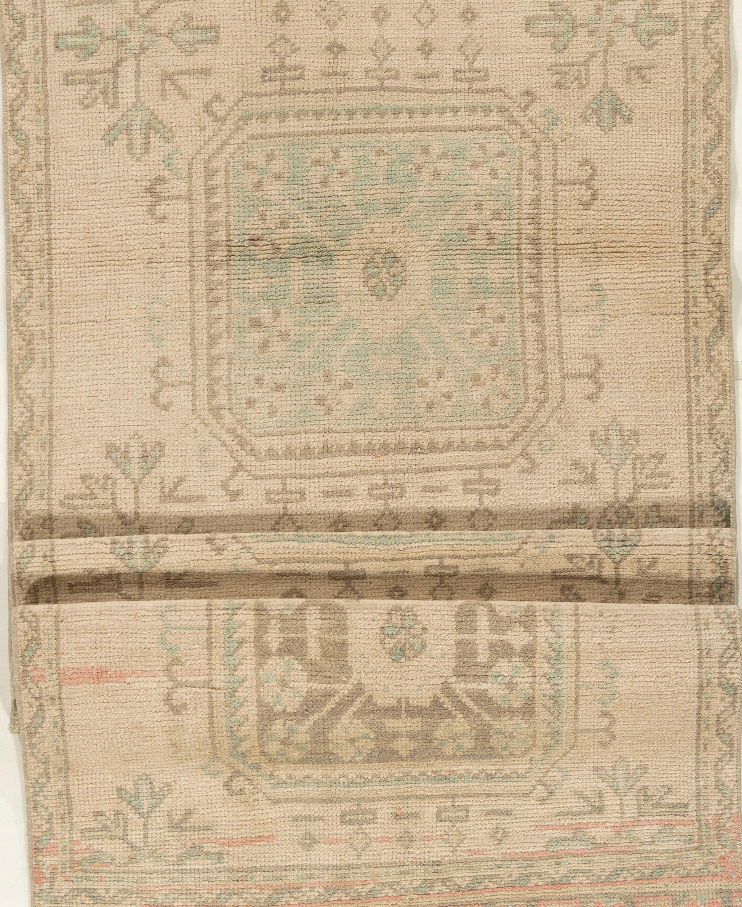 Vintage Beige Türkisch Oushak Läufer 3'3 X 11'4 im Zustand „Gut“ im Angebot in New York, NY