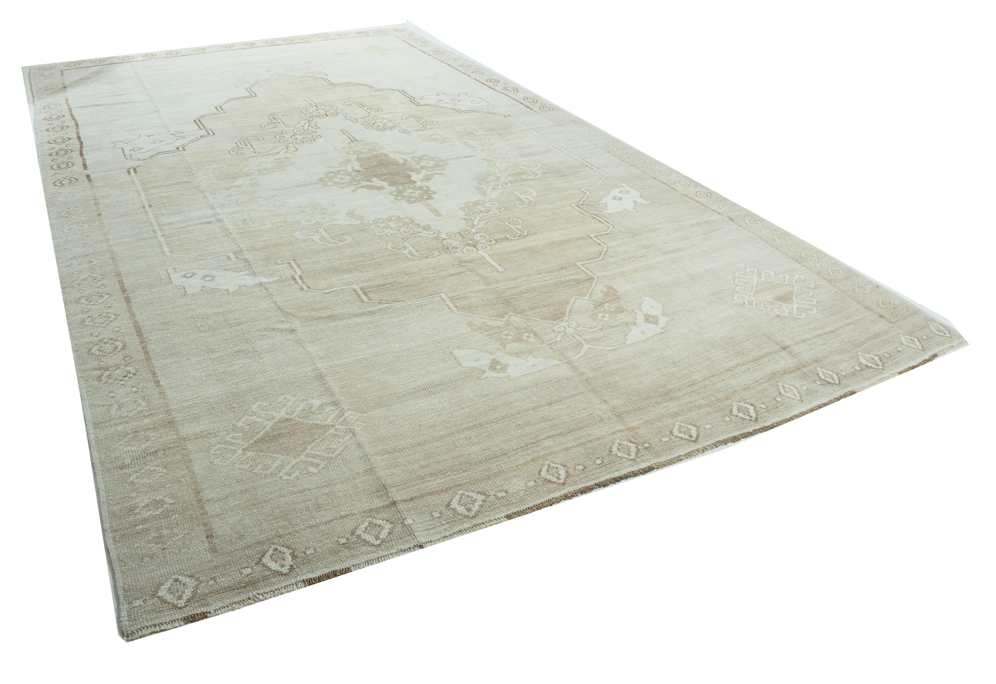 Vintage Rugs beige in lana turca annodata a mano Oushak in vendita 1