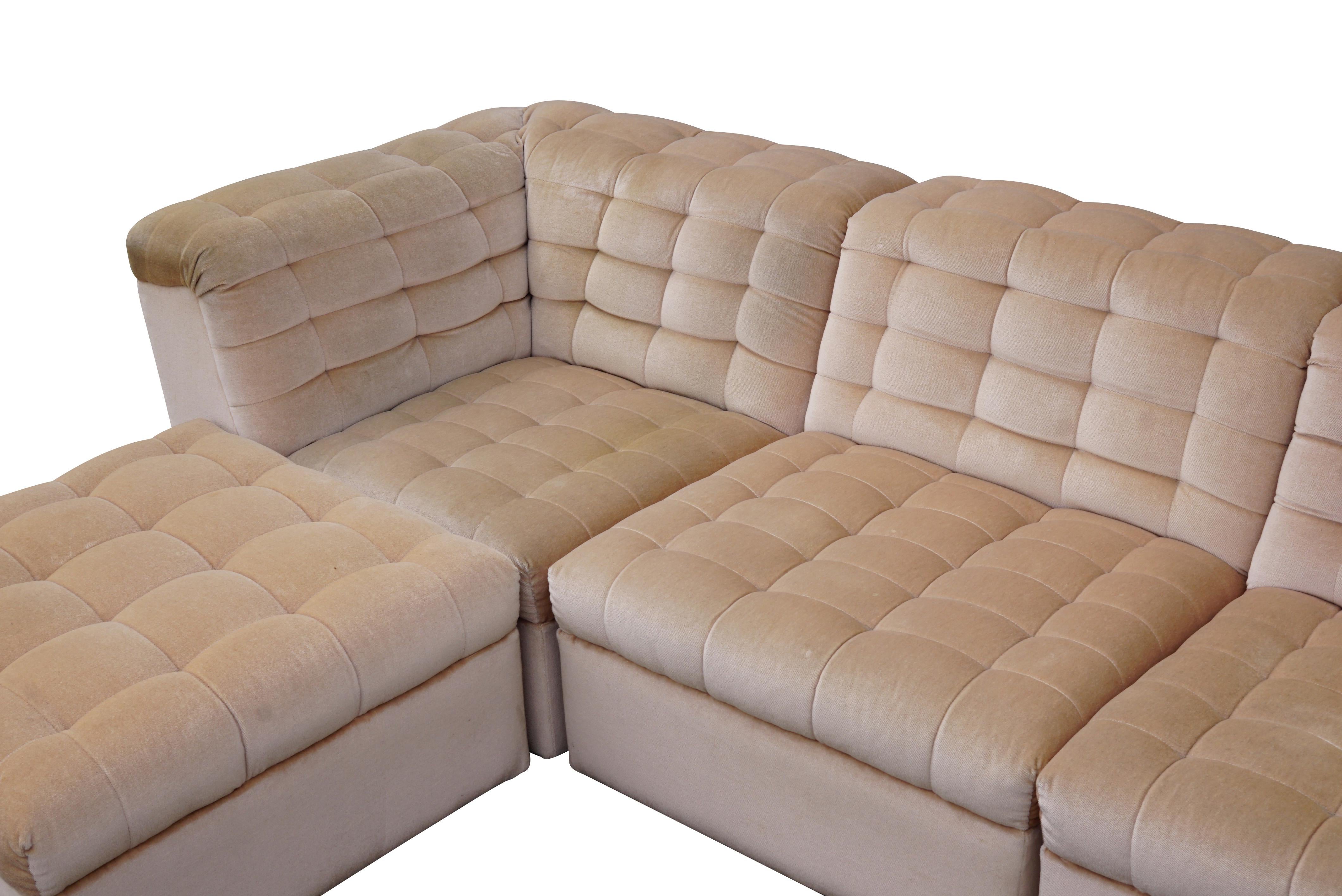 Divano componibile in velluto beige vintage di Laauser 7 elementi, Germania anni '70 in vendita 1
