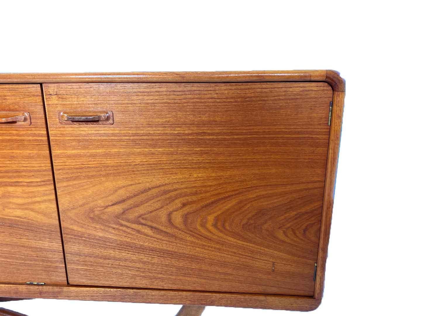 Vintage Beithcraft Sideboard by Val Rossi, 1960s In Good Condition In BAARLO, LI