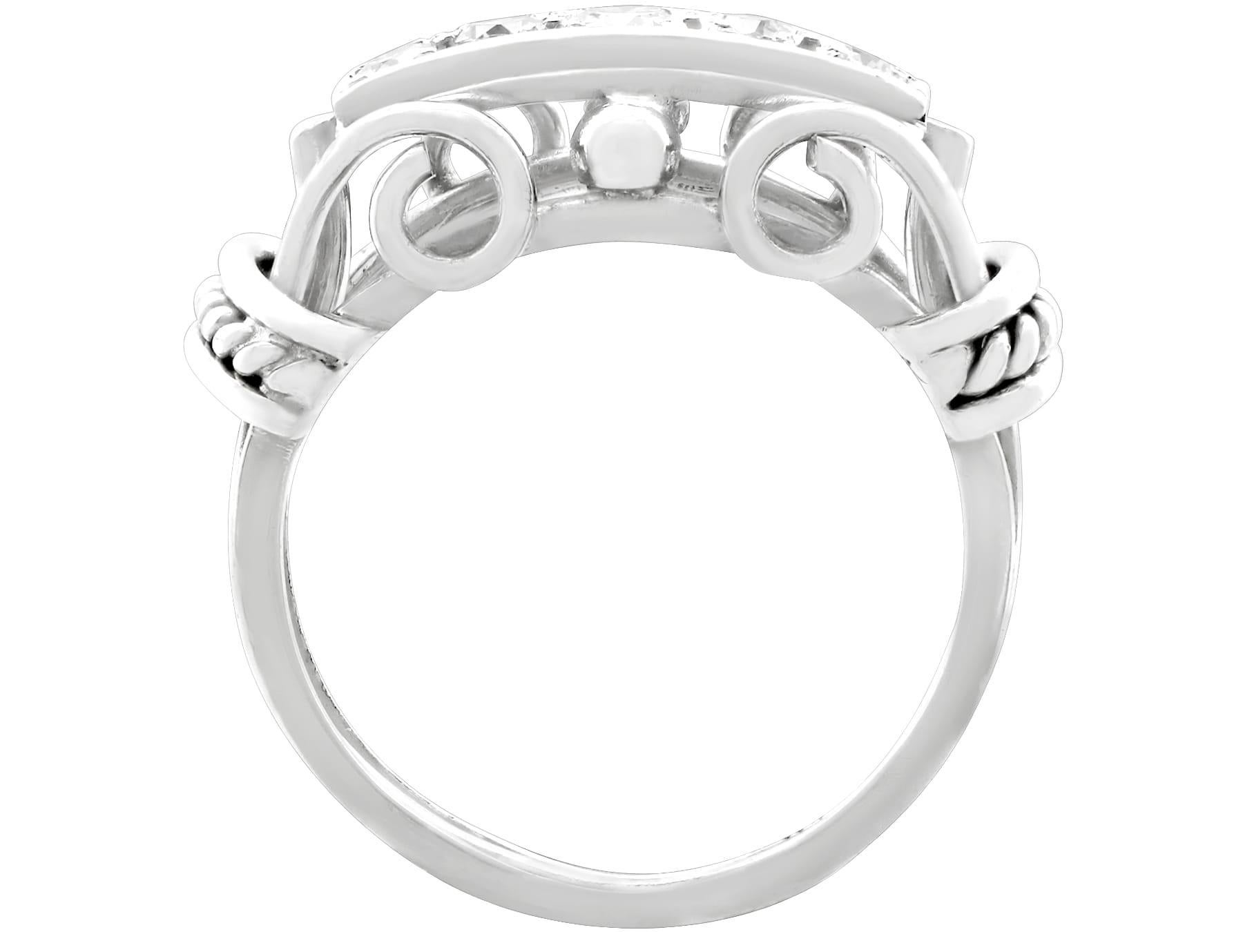 Bague cocktail belge vintage des années 1940 en or blanc et diamants Pour femmes en vente