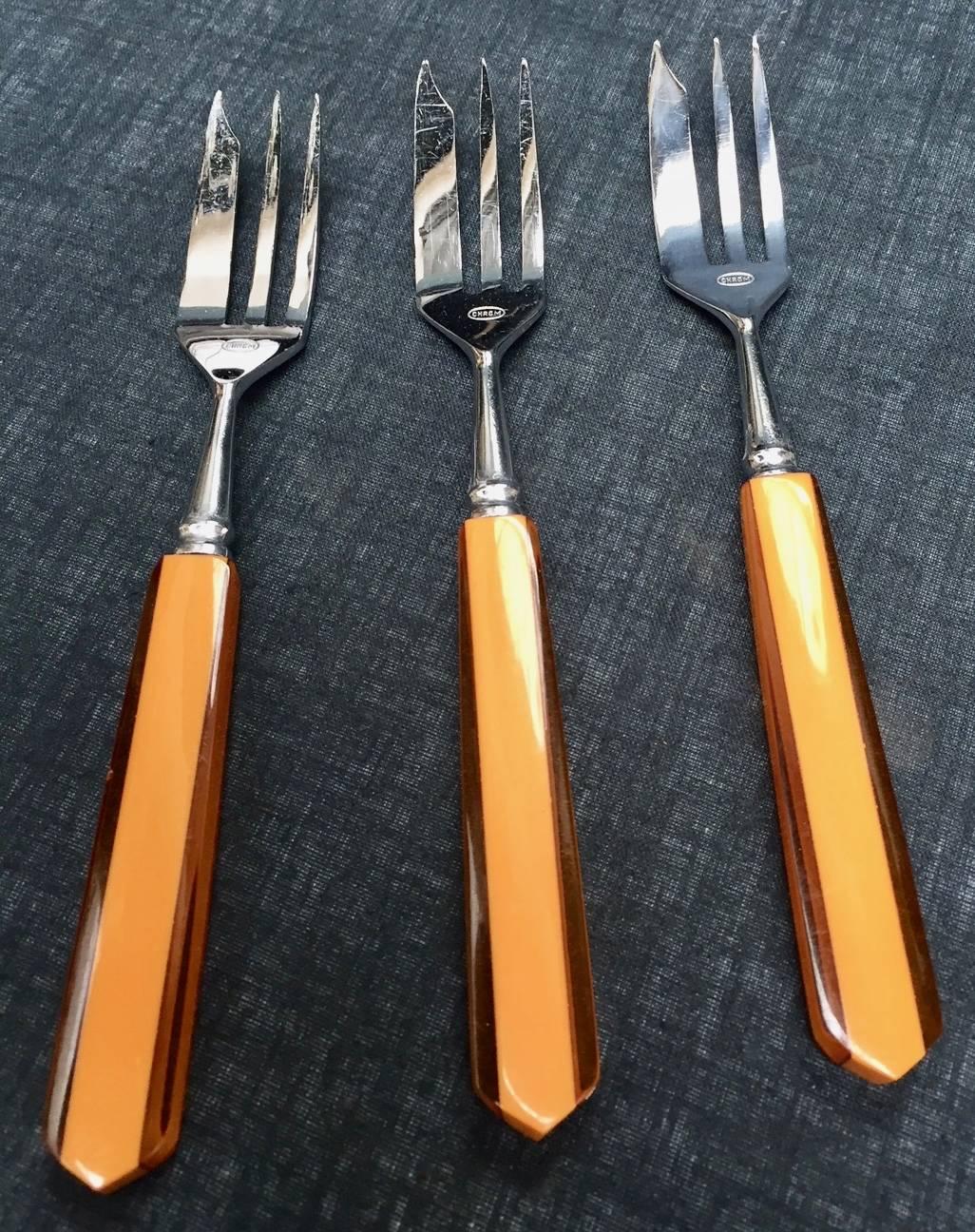 Vintage Belgian Dessert Set for Six with Two Tone Amber Bakelite Handles In Good Condition For Sale In Antwerp, BE