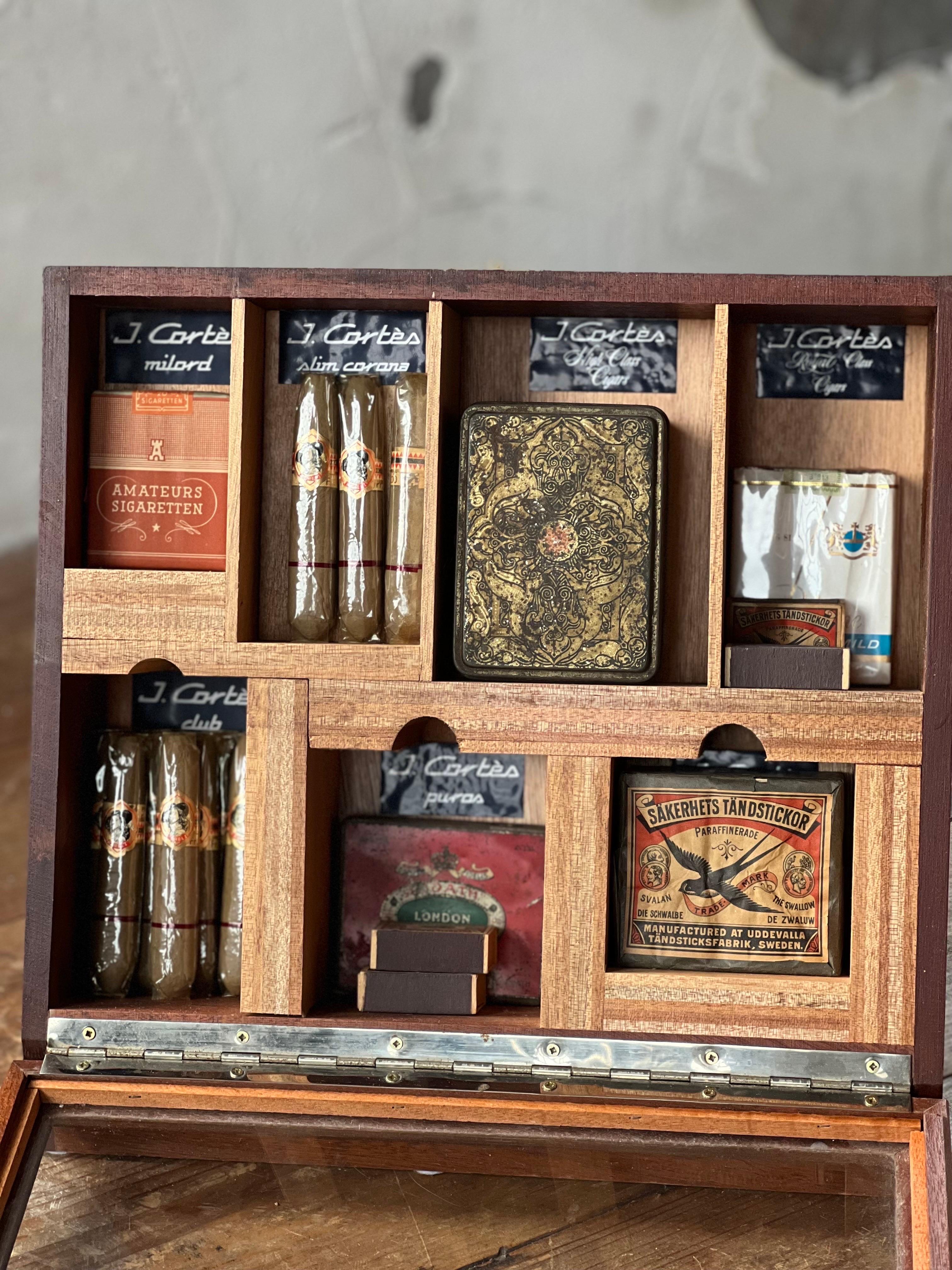 Vintage Belgian J. Cortes cigar counter display cabinet, smoking cabinet en vente 13