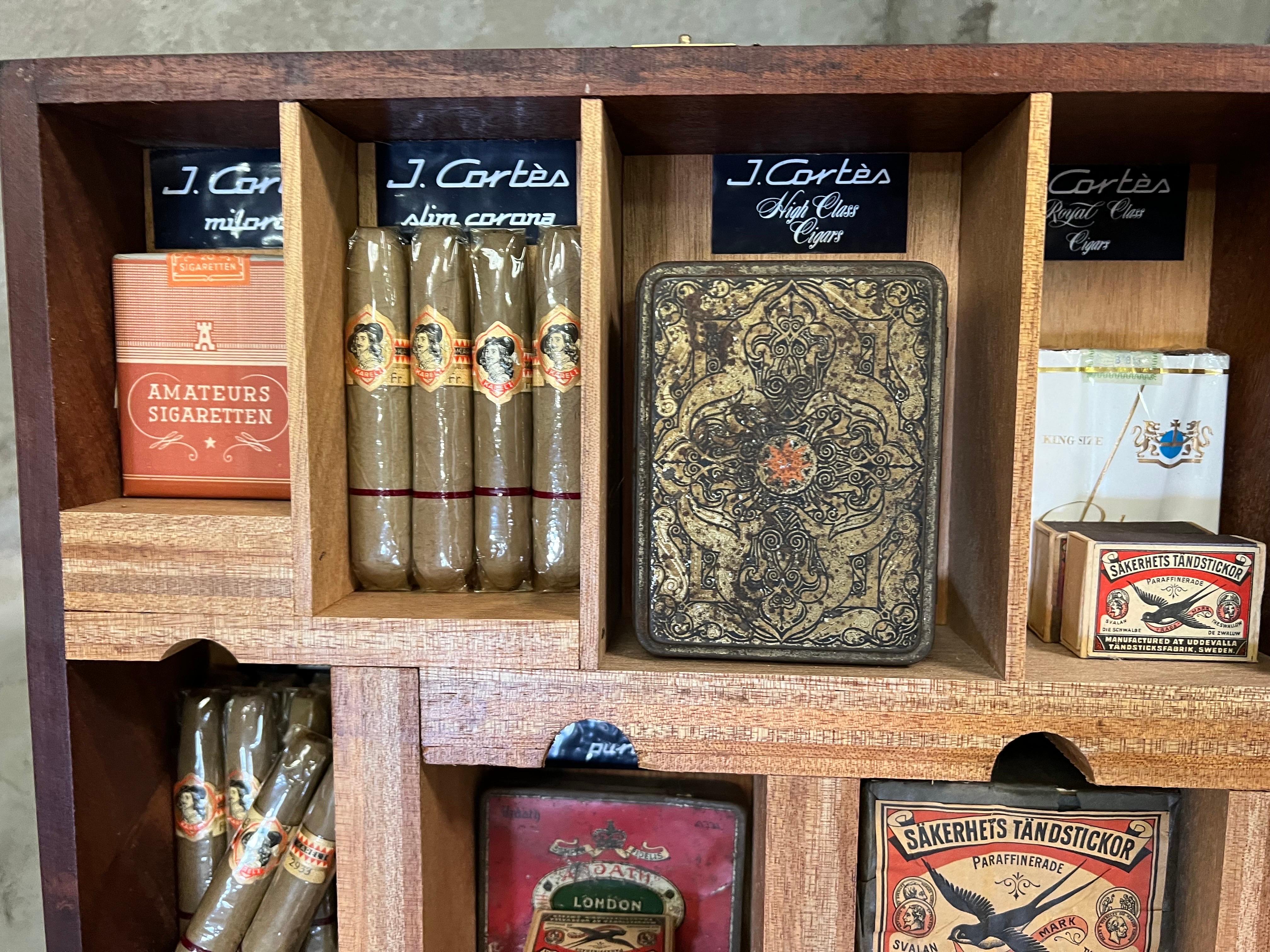 Belge Vintage Belgian J. Cortes cigar counter display cabinet, smoking cabinet en vente