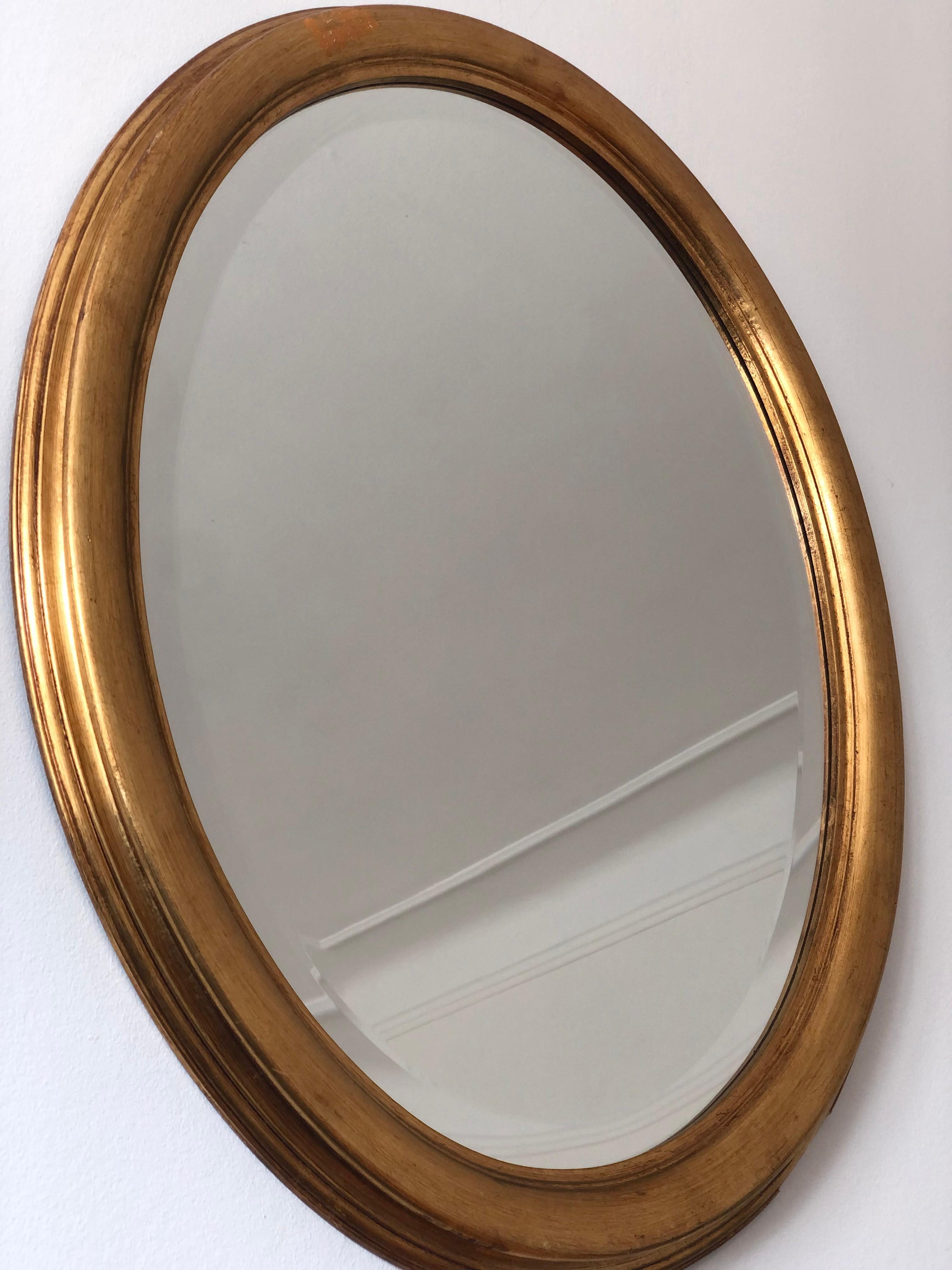 Belge Miroir ovale en bois doré en vente