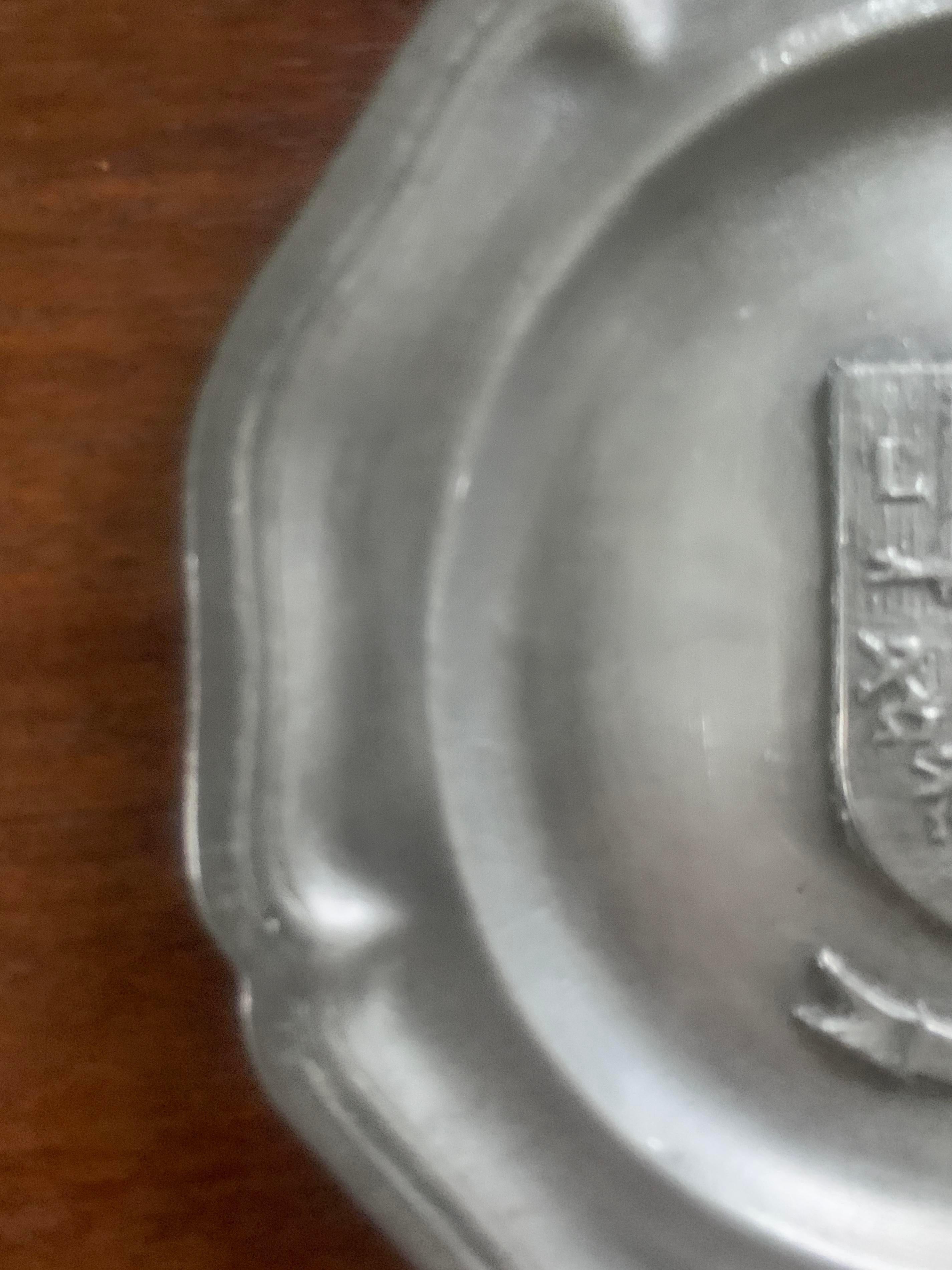 A vintage pewter wall plate featuring the coat of arms of Liege, Belgium.

Measures: 7