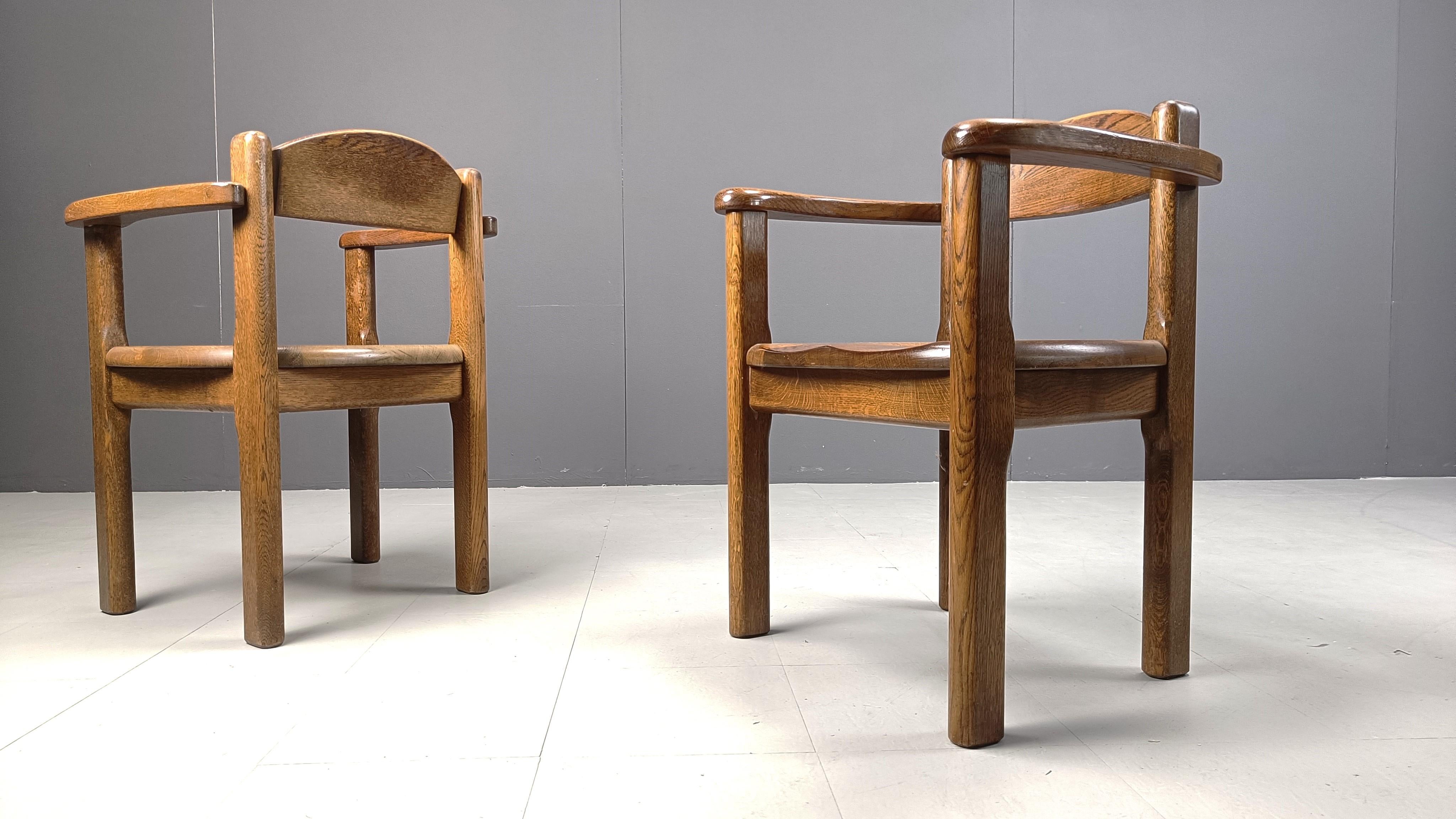Fauteuils vintage en bois fabriqués en Belgique dans les années 1970.

Chaises très robustes et intemporelles.

Années 1970 - Belgique

Dimensions :
Hauteur : 80cm
Largeur : 62 cm
Profondeur : 50cm
Hauteur du siège : 45cm

Réf. : 599309

*Le prix