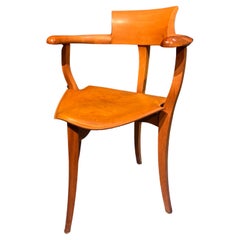 Chaise d'appoint belge vintage sculptée à la main avec assise en cuir 