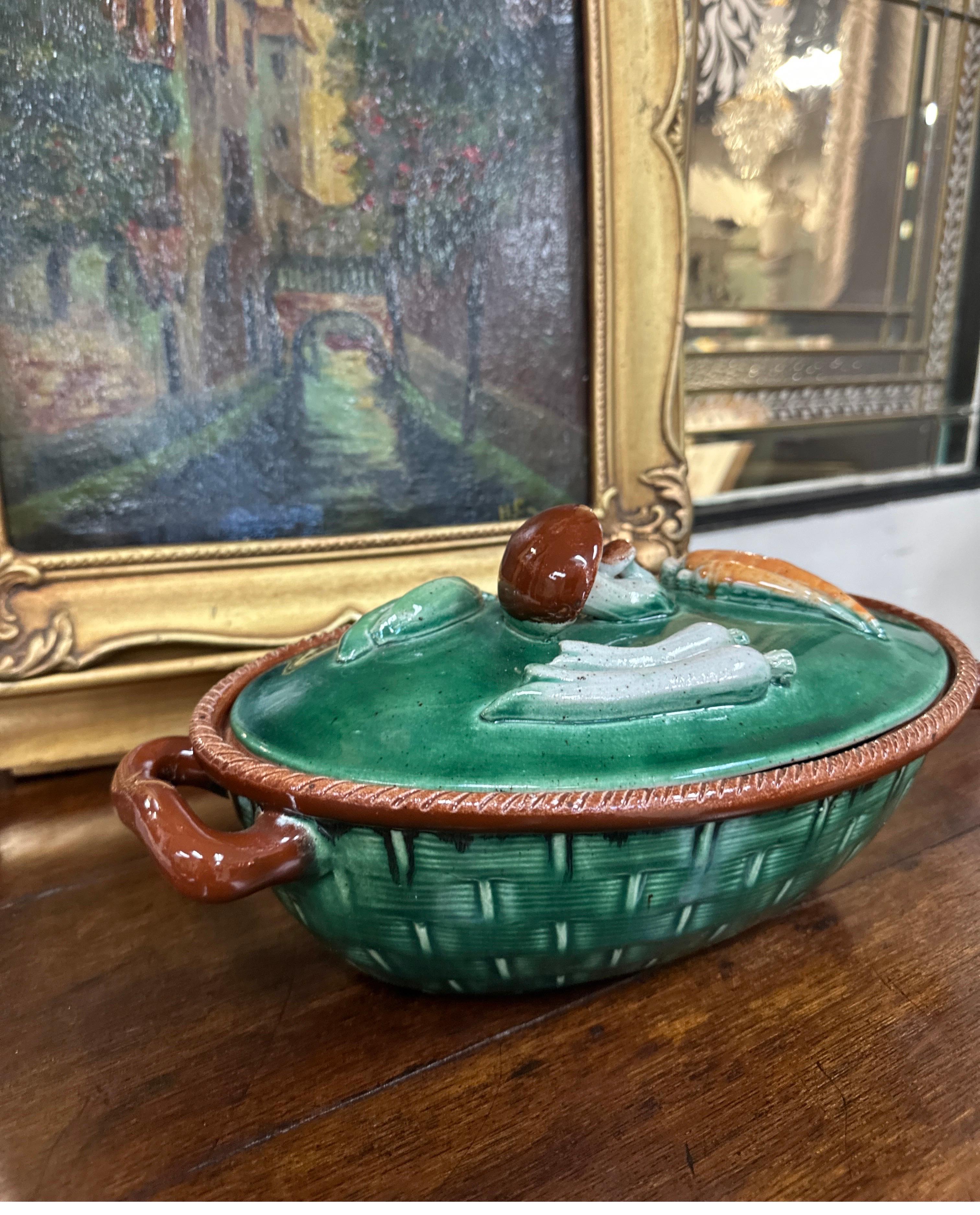 Cazuela de cerámica con tapa de mayólica belga vintage  - Motivo seta en venta 3