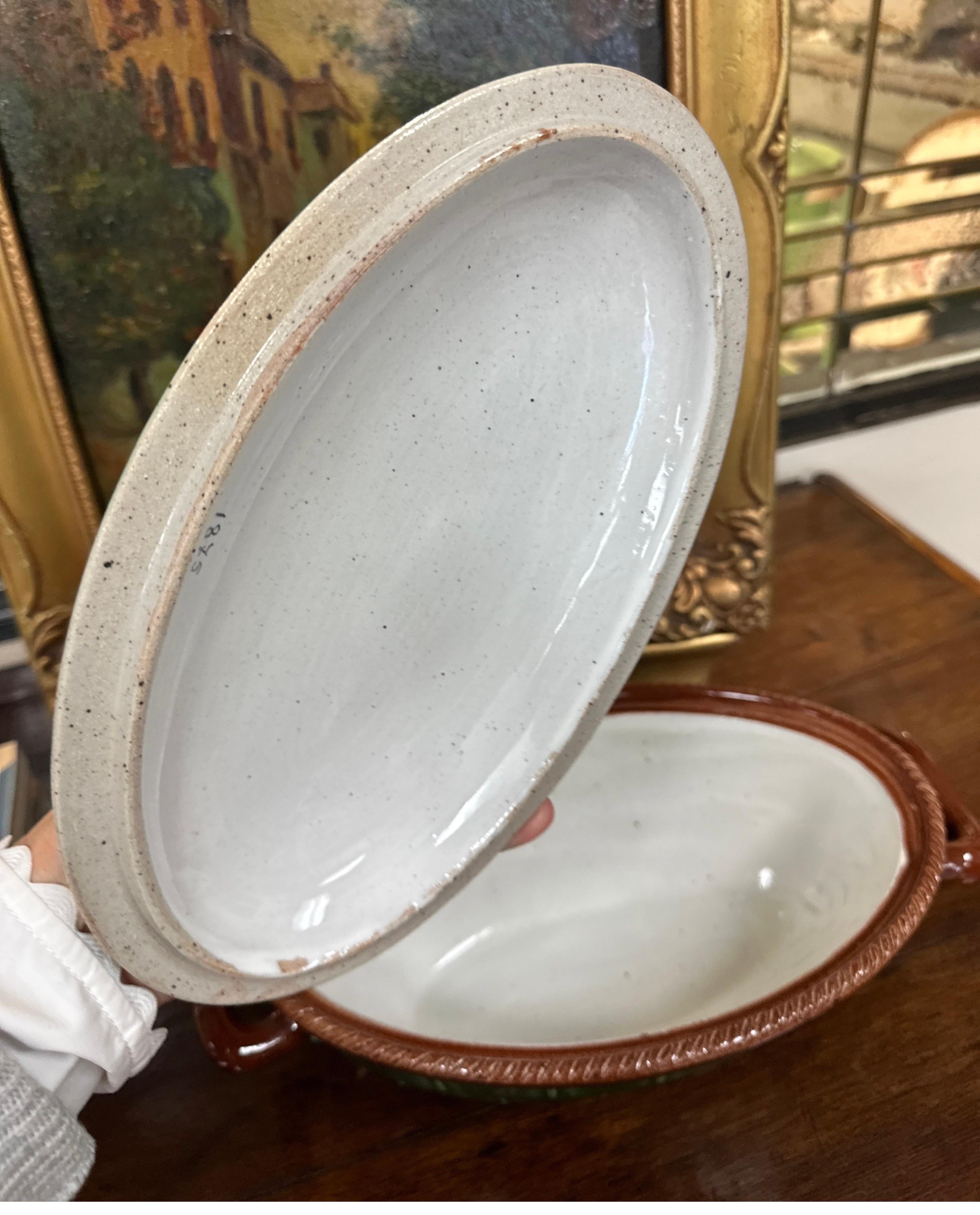 Cazuela de cerámica con tapa de mayólica belga vintage  - Motivo seta en venta 4