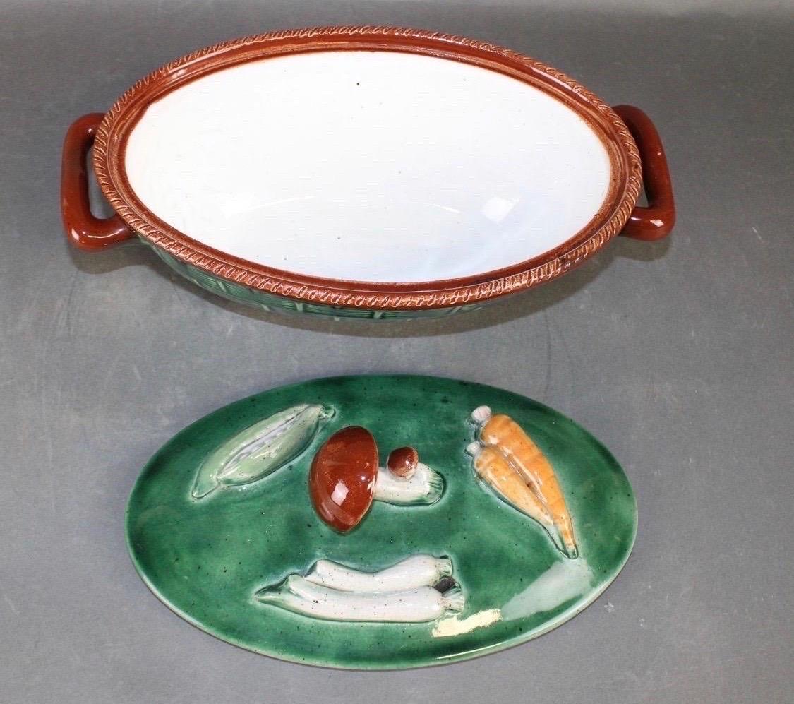 Cazuela de cerámica con tapa de mayólica belga vintage  - Motivo seta Pintado a mano en venta