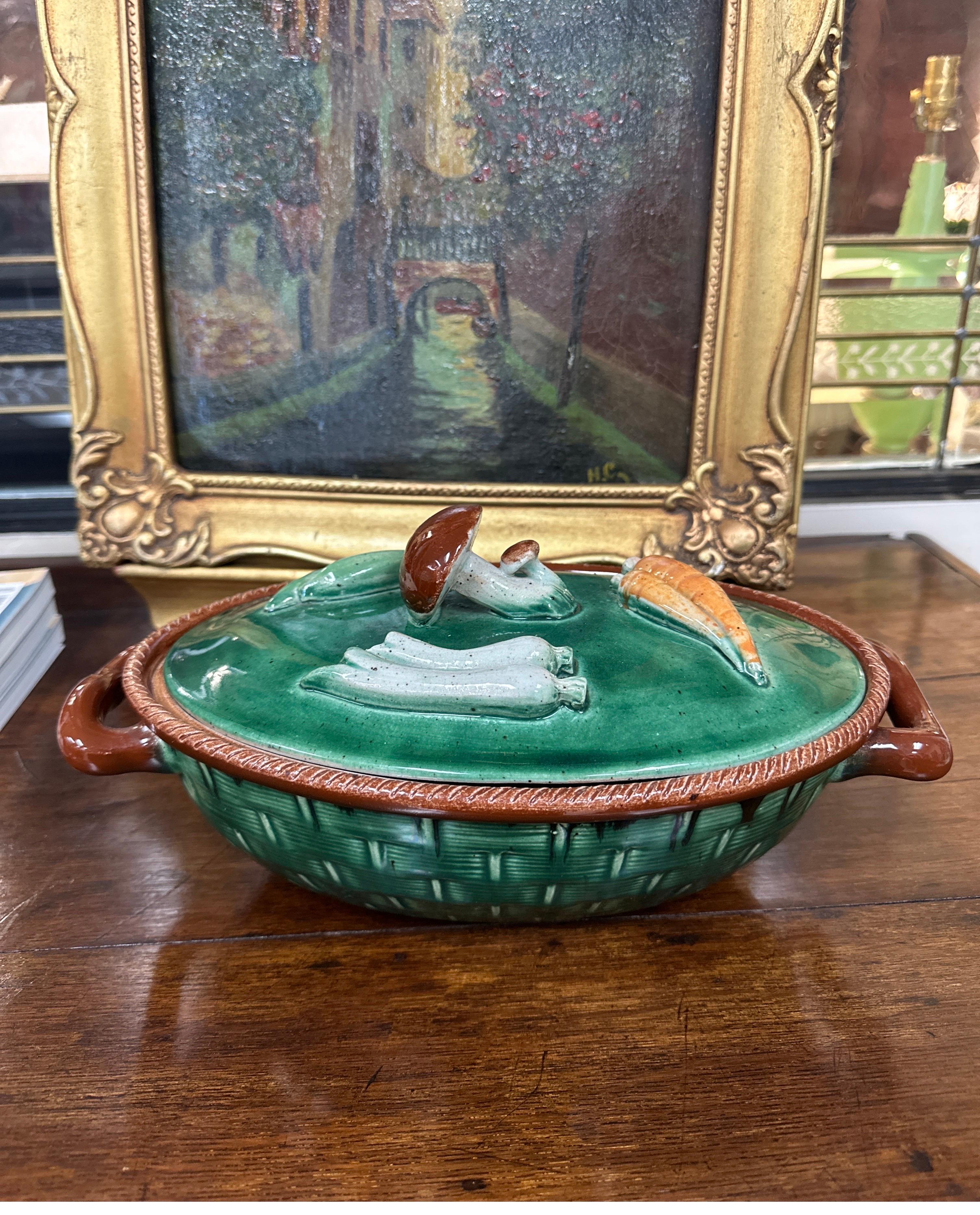 Cazuela de cerámica con tapa de mayólica belga vintage  - Motivo seta en venta 1