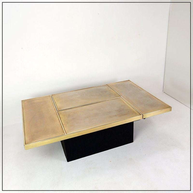 Beautiful vintage Belgo Chrom sliding coffee table with hidden bar 
Measures : Close 125cmx80cm - Open 95cmx120cm 
