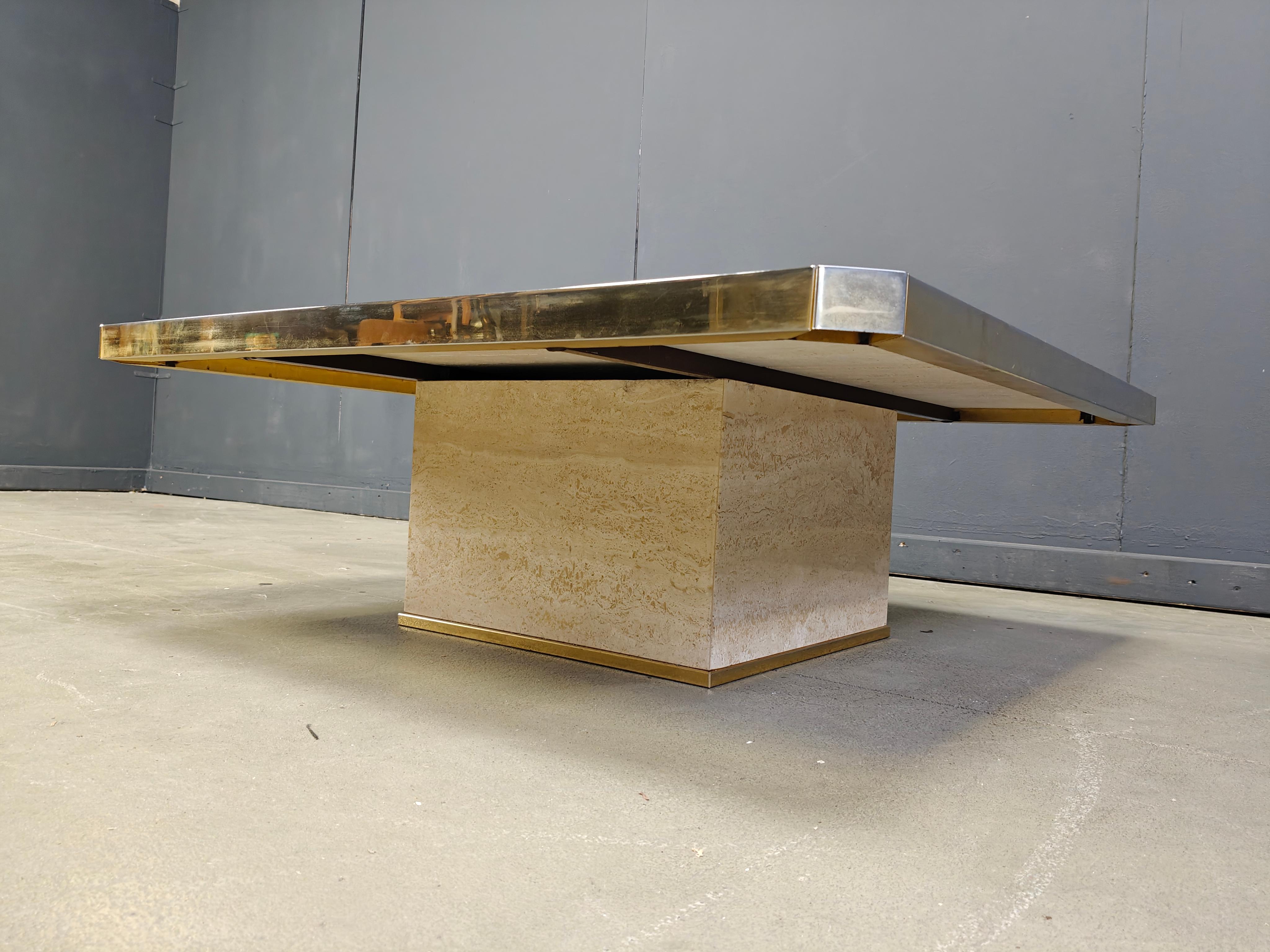 Mesa de centro vintage belgochrom de oro de 23 quilates y travertino , años 70 Regencia de Hollywood en venta