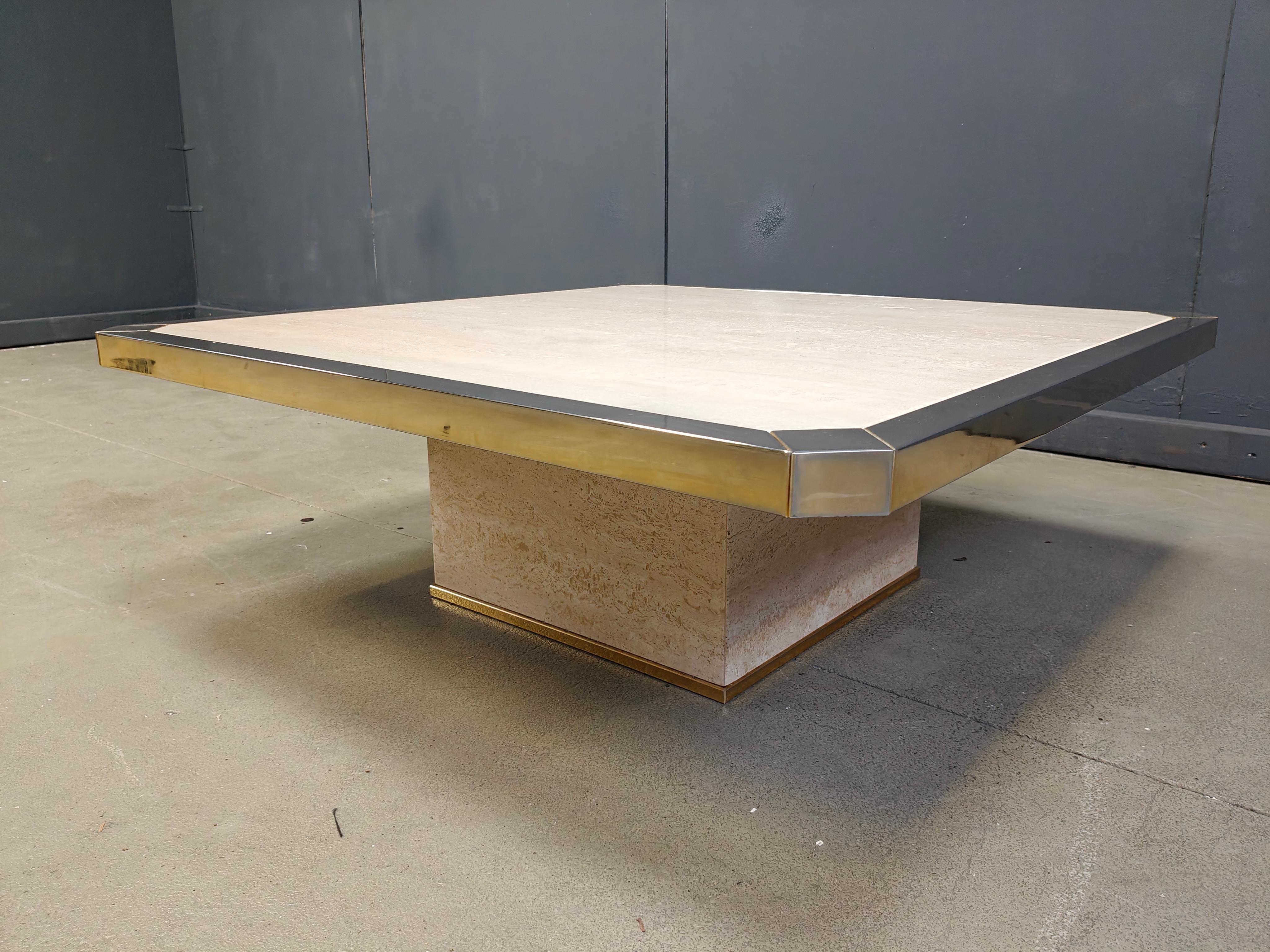 Mesa de centro vintage belgochrom de oro de 23 quilates y travertino , años 70 Belga en venta