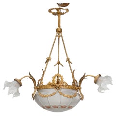 Lampadario d'epoca Belle Époque Revival dorato con coppa di vetro floreale dipinta a mano