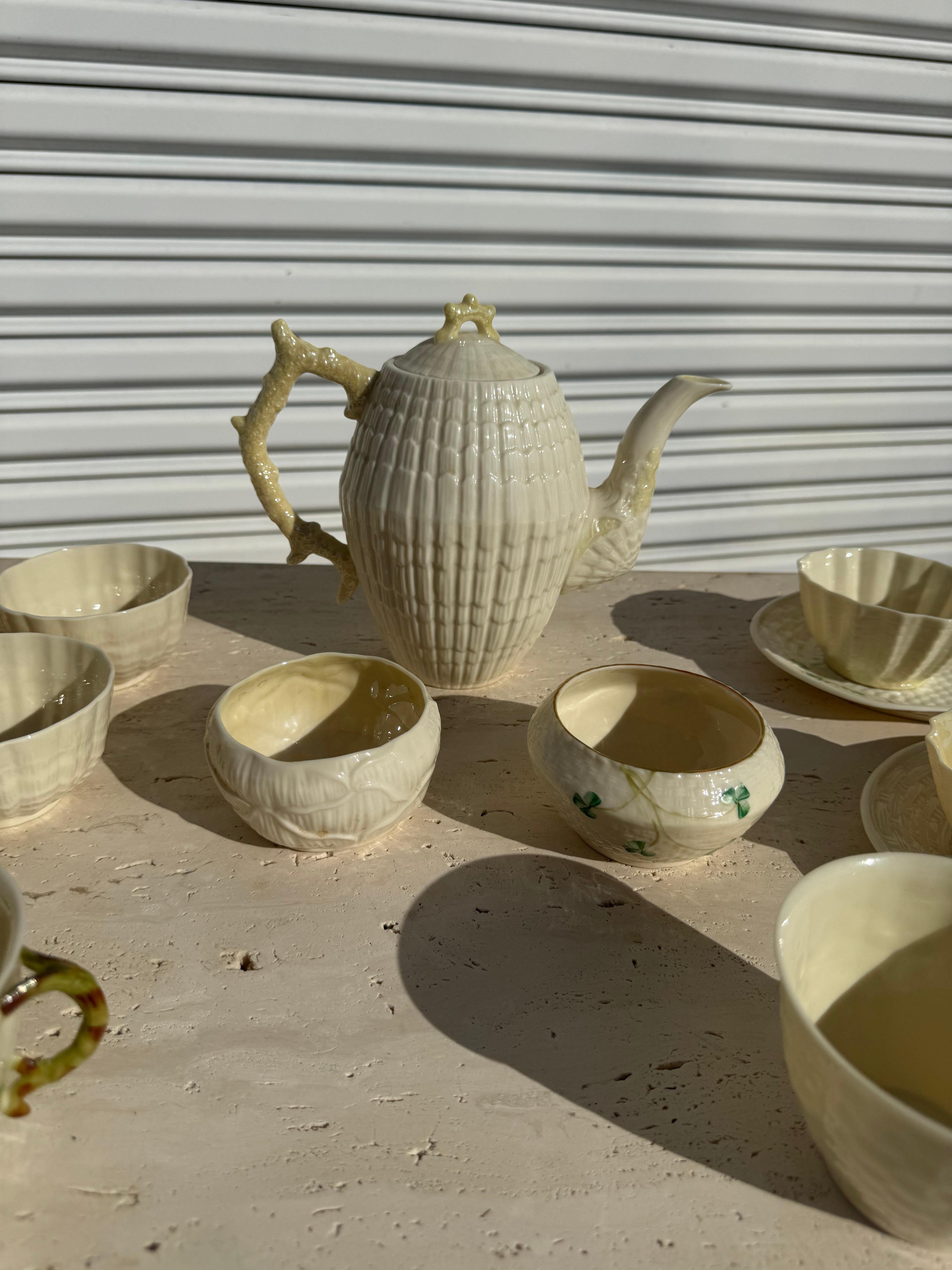 Victorien tardif Service à thé vintage Belleek 19 pièces Limpet en vente