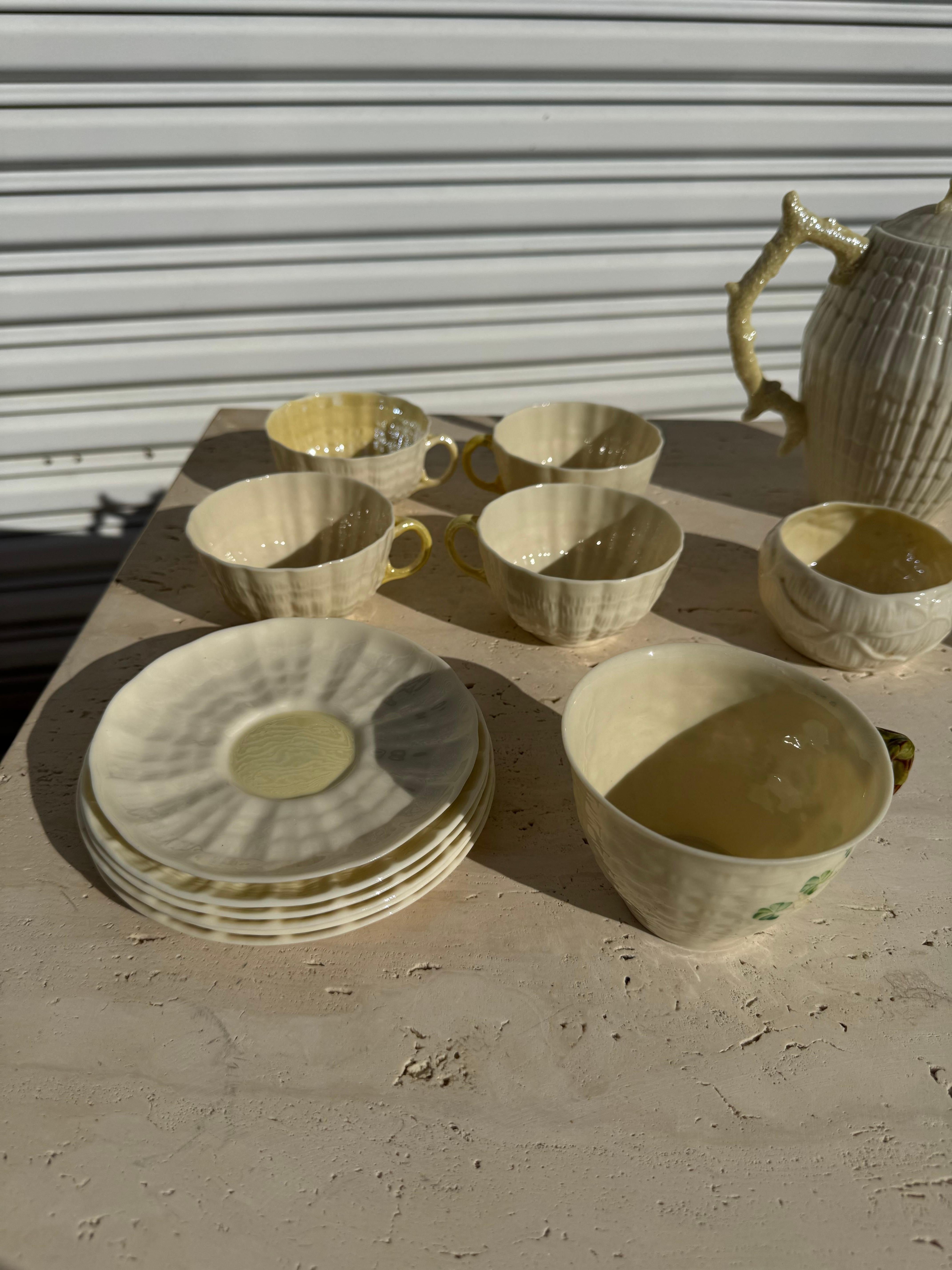 Service à thé vintage Belleek 19 pièces Limpet Bon état - En vente à Pasadena, TX