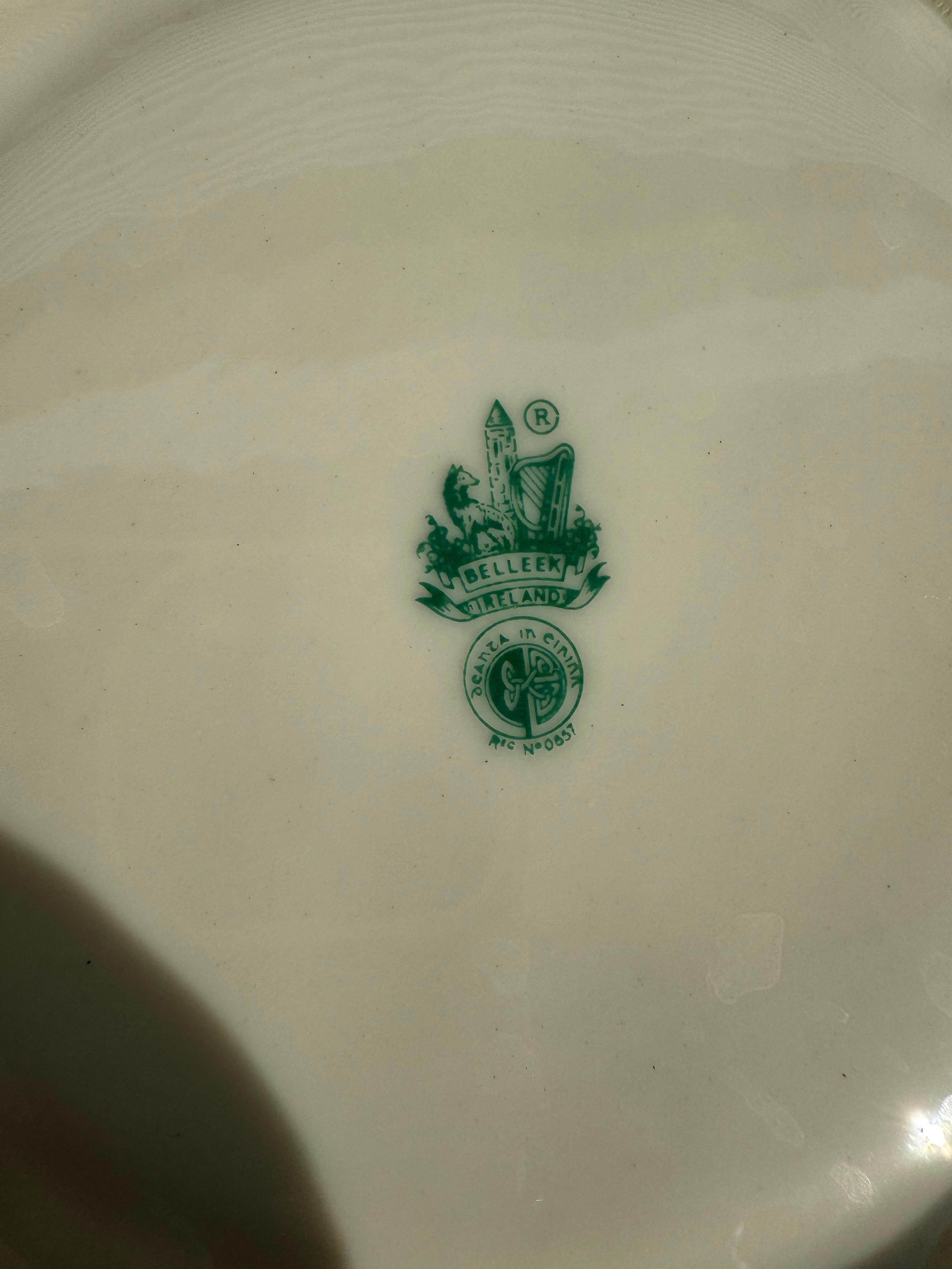 Milieu du XXe siècle Service à thé vintage Belleek 19 pièces Limpet en vente