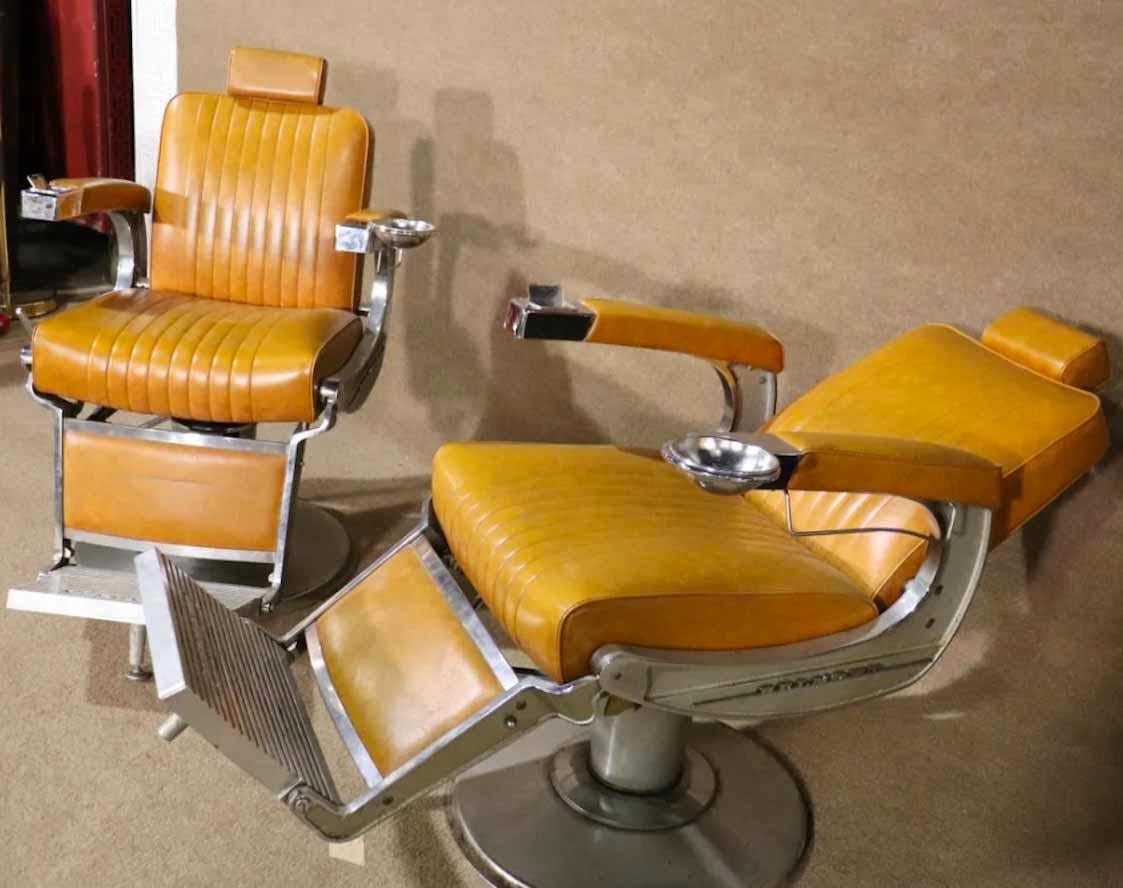 Single vintage barber chair from Belmont Company. Adjustable height and reclining function.
Please confirm location.