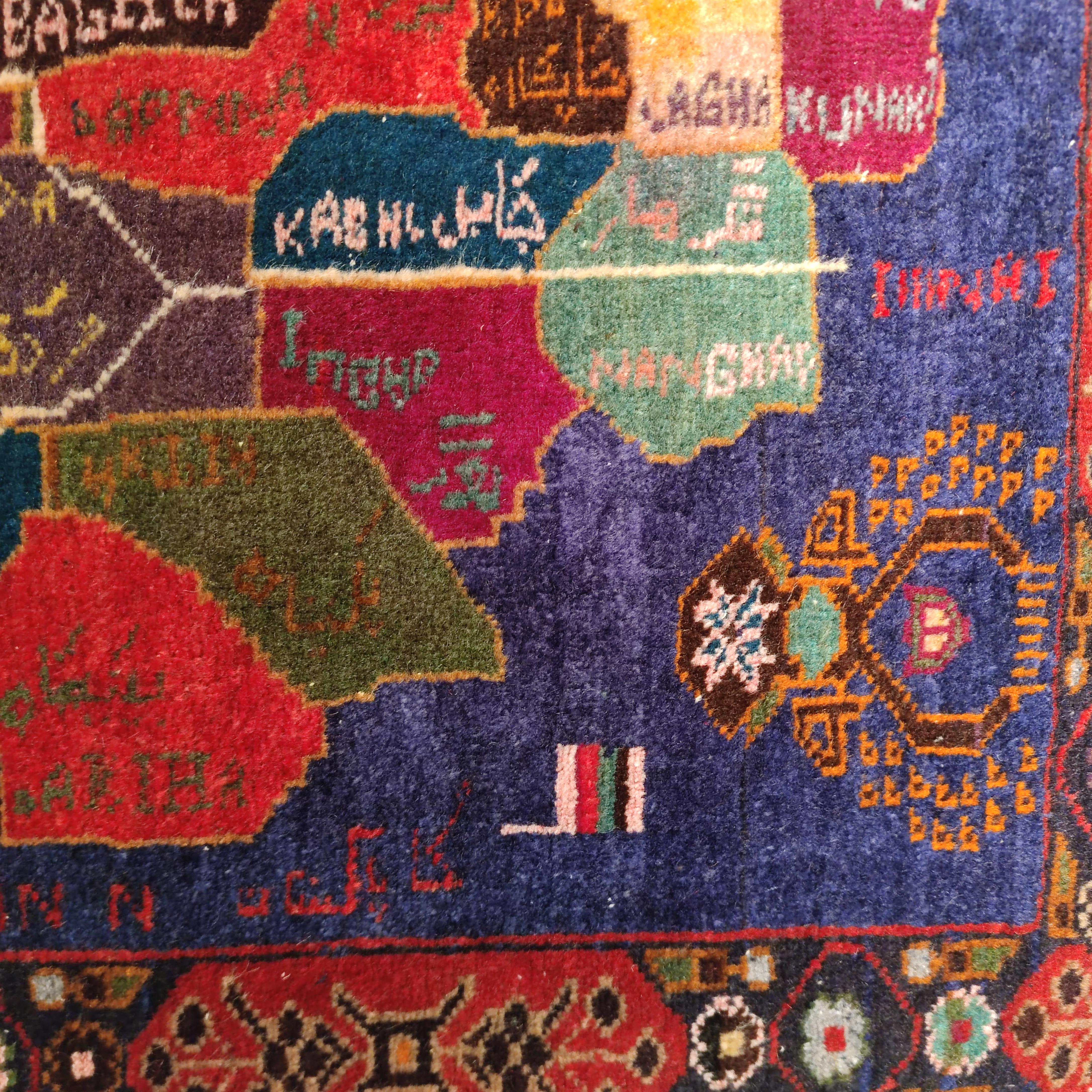 Vintage Beluch Tribal Rug depicting the Map of Afghanistan In Excellent Condition For Sale In Milan, IT