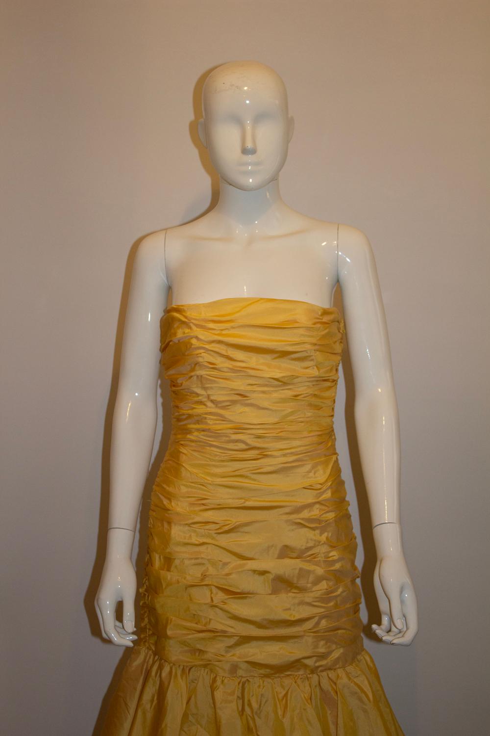 Vintage Belville Sassoon Robe en soie jaune Bon état - En vente à London, GB