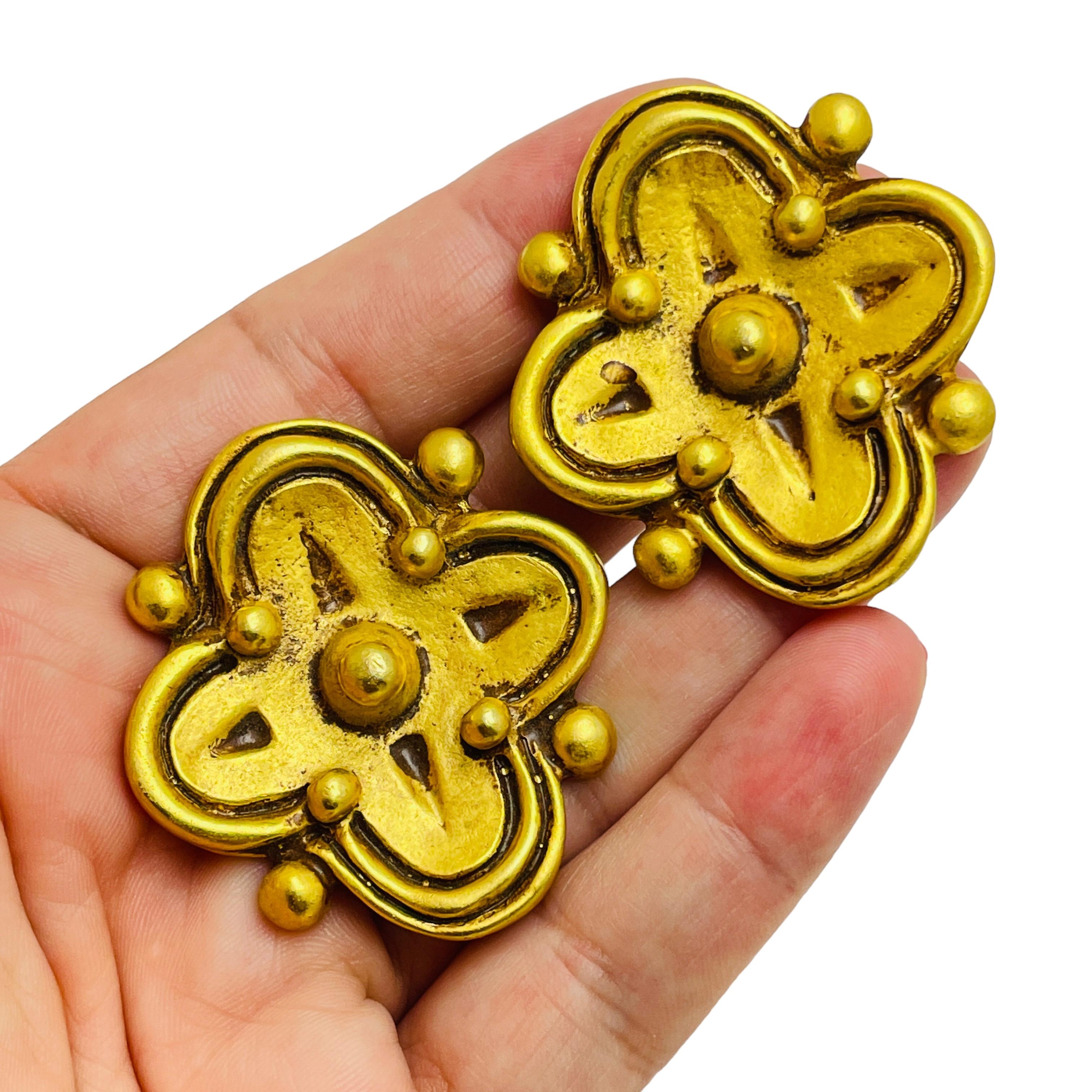 Vintage BEN AMUN signierte massive etruskische Designer-Ohrclips aus mattem Gold Damen im Angebot
