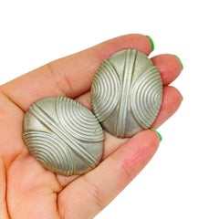 Orecchini a clip d'epoca firmati Ben Amun, designer modernista, in tonalità argento