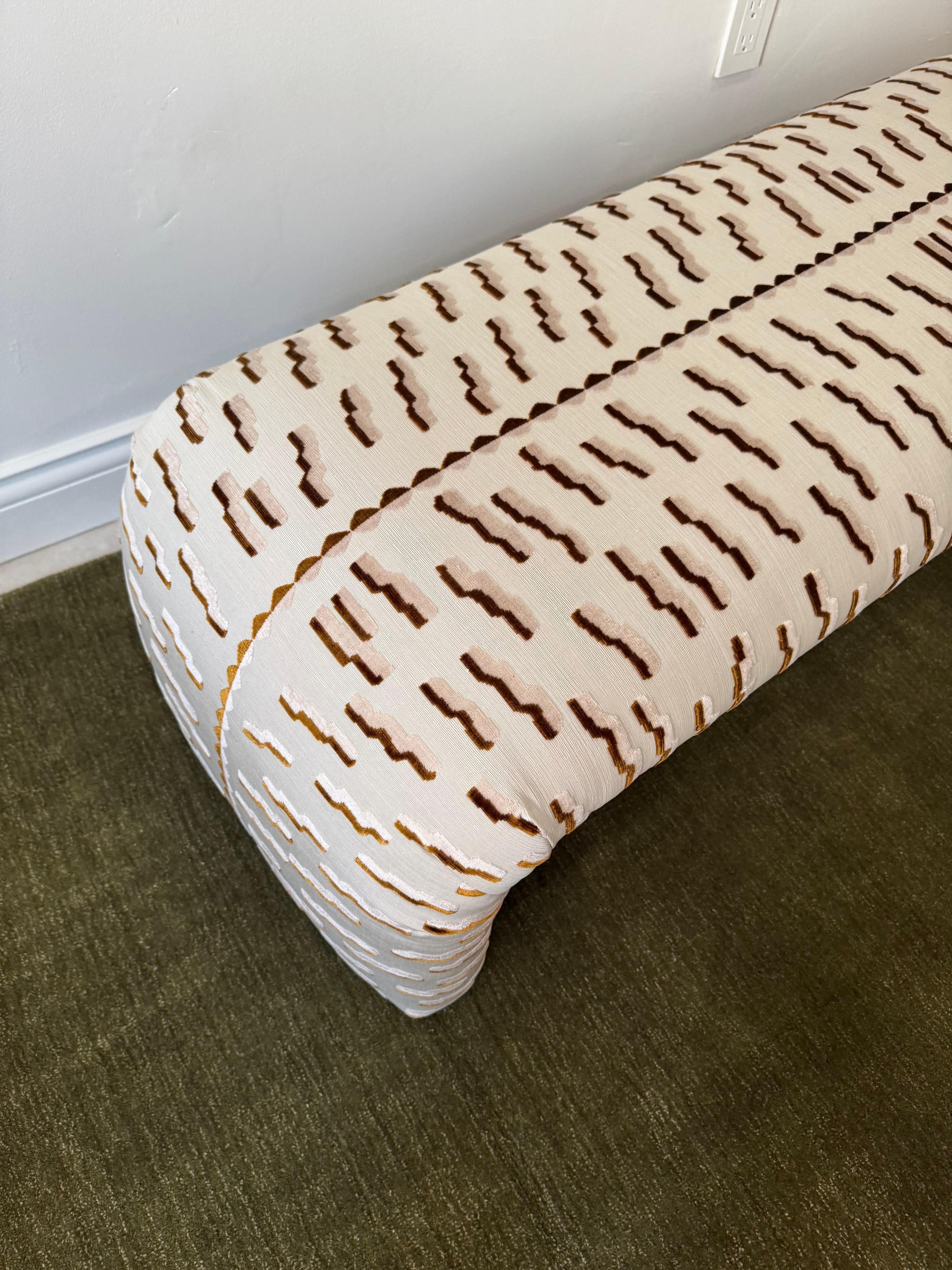 Fine XX secolo Vintage Bench in Dedar Milano “Tiger Beat” Jacquard Velvet in vendita