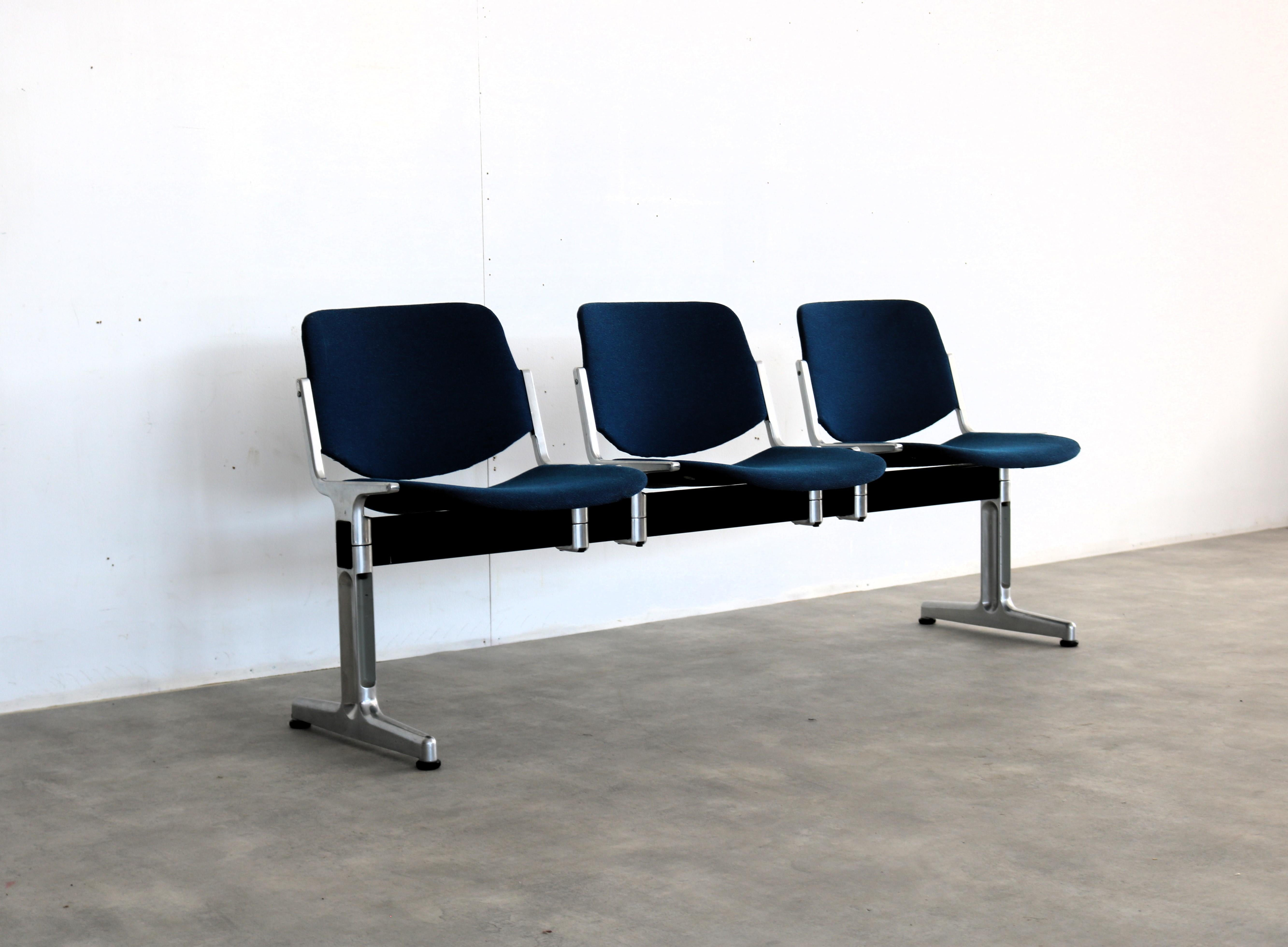 Vintage bench  waiting room bench  1970s  Castelli In Good Condition For Sale In Lemmer, NL