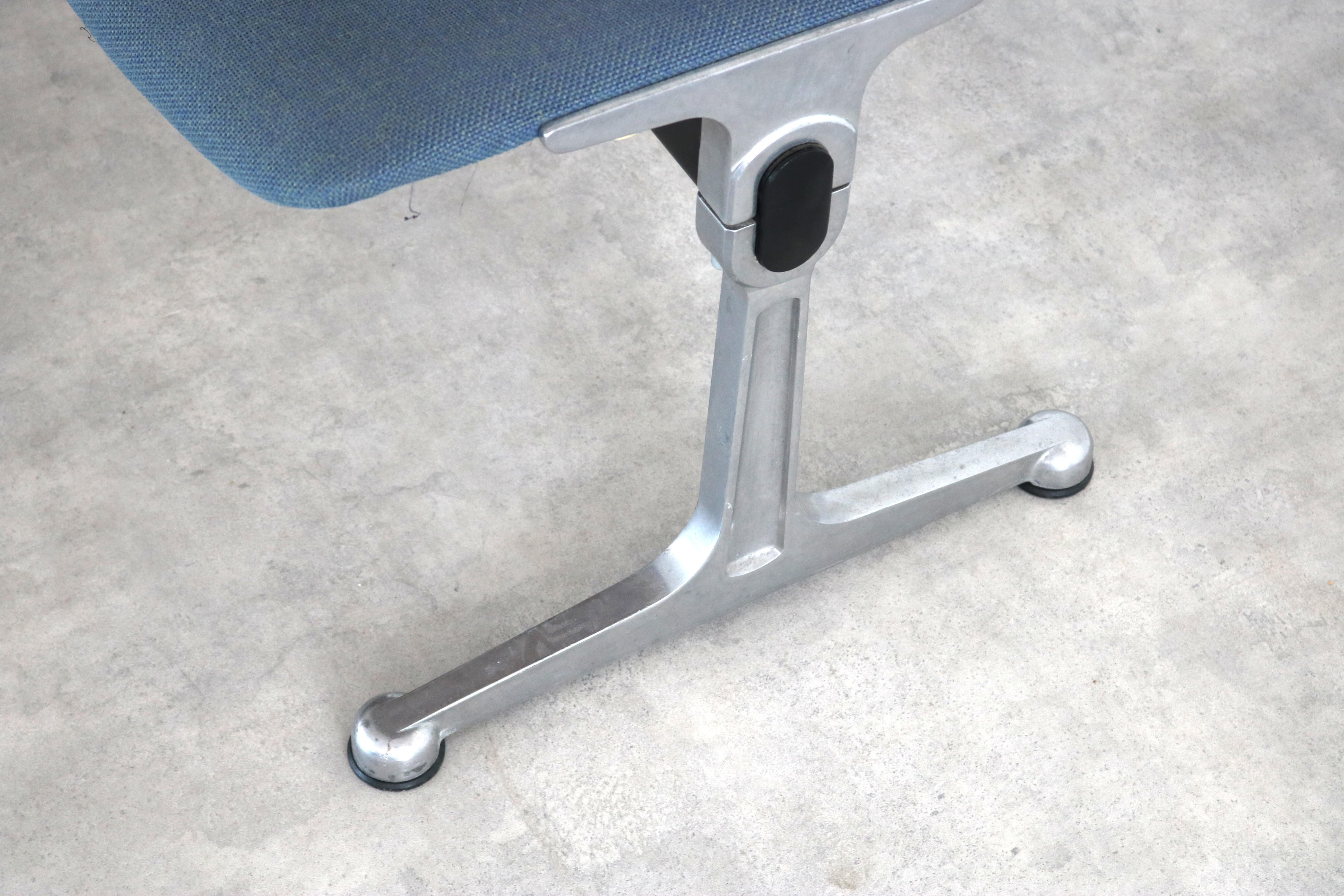 Vintage bench  waiting room bench  1970s For Sale 2
