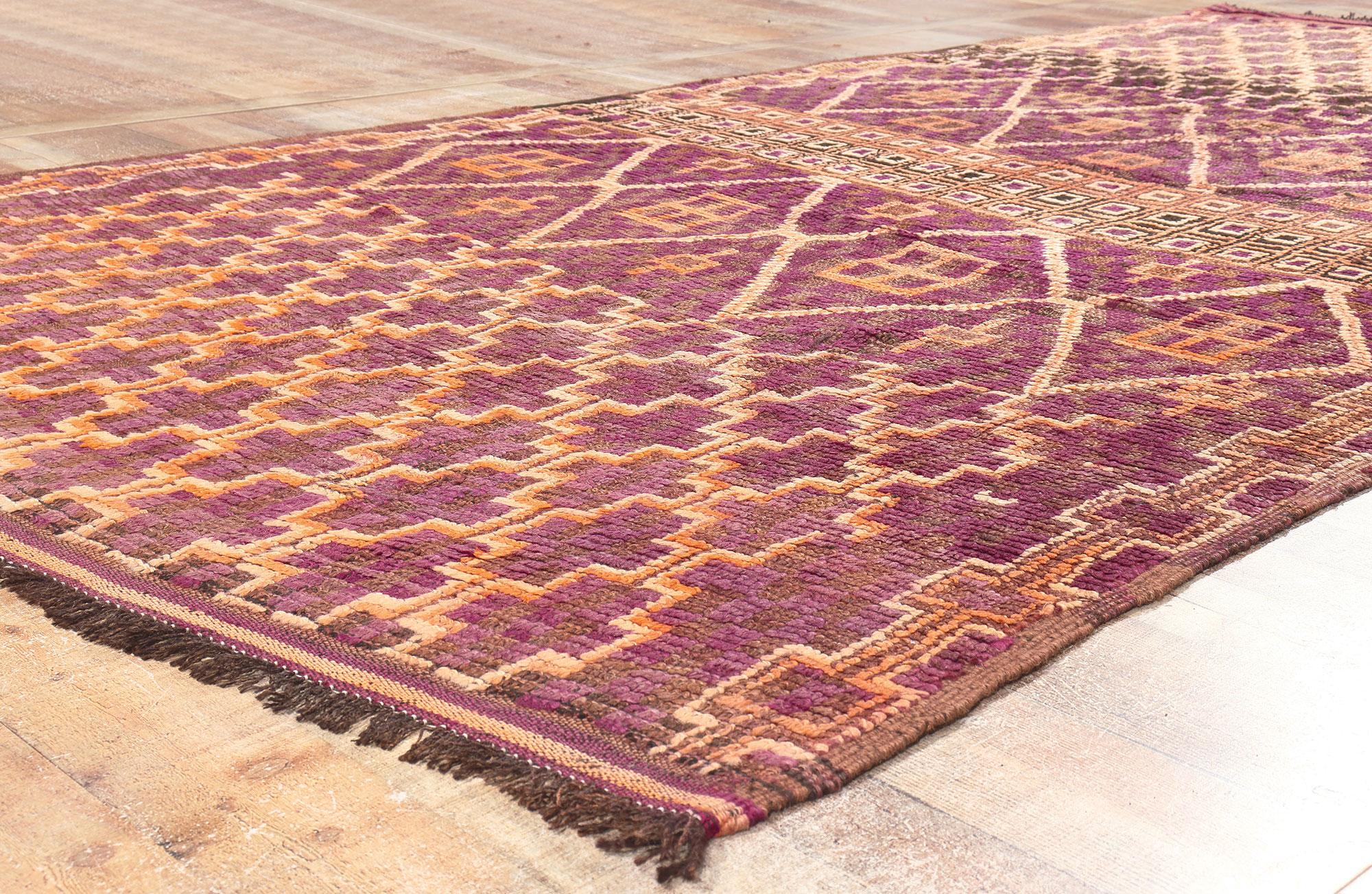 20ième siècle Tapis marocain Beni MGuild, Bohemian Rhapsody rencontre Midcentury Modern en vente