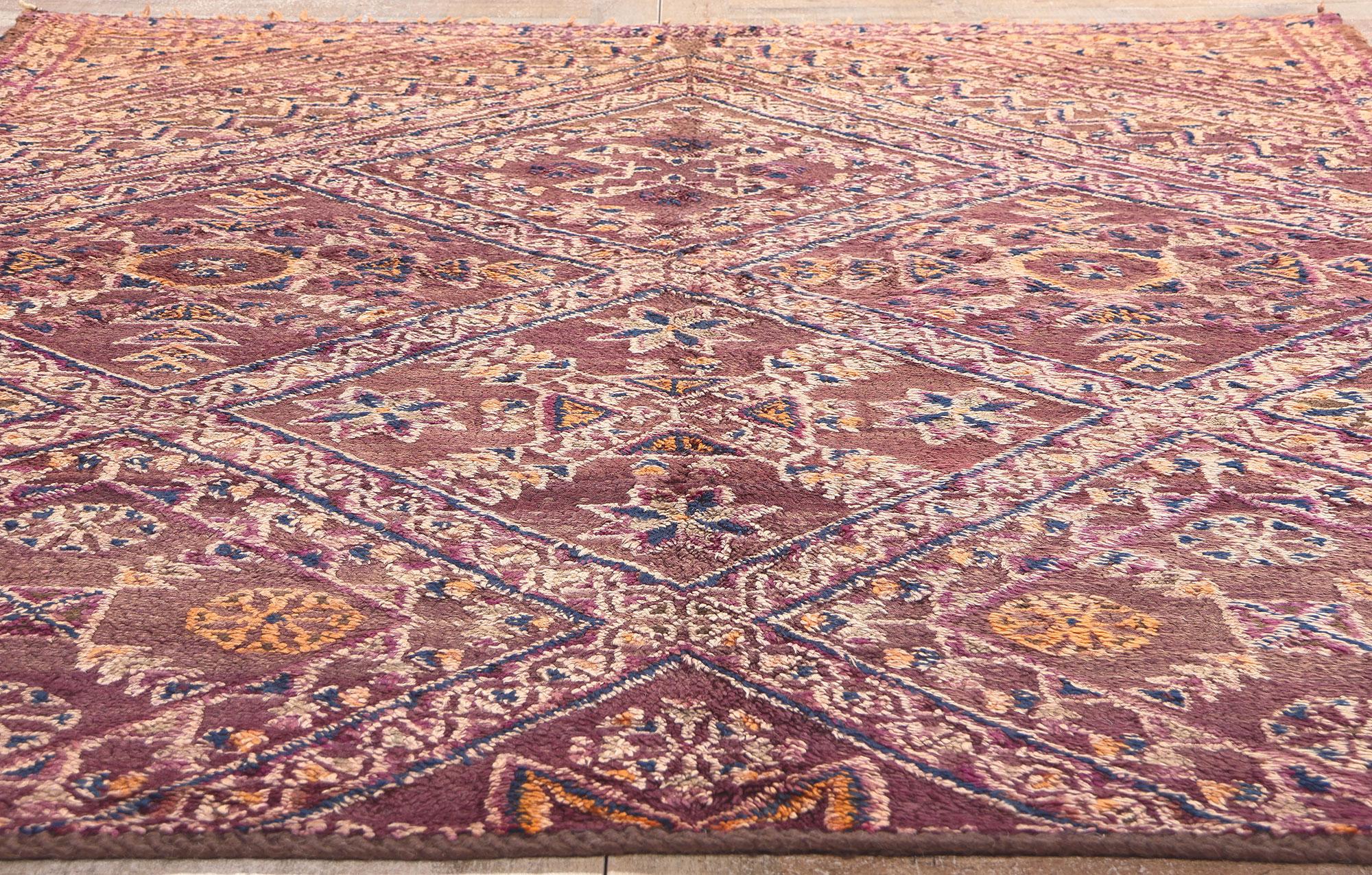 1980's Beni MGuild Moroccan Carpet, Bohemian Rhapsody Meets Midcentury Modern Lana en venta