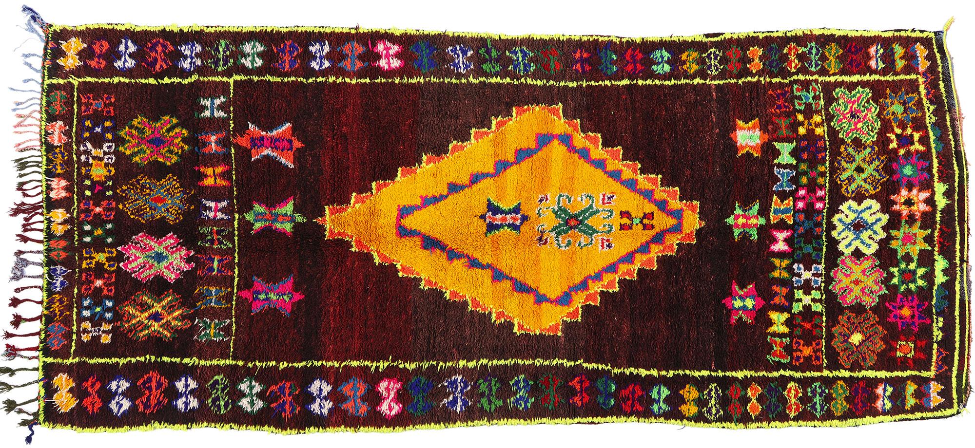 Vintage Beni MGuild Marokkanischer Teppich, kühner Boho-Stil trifft auf Maximalismus im Angebot 3