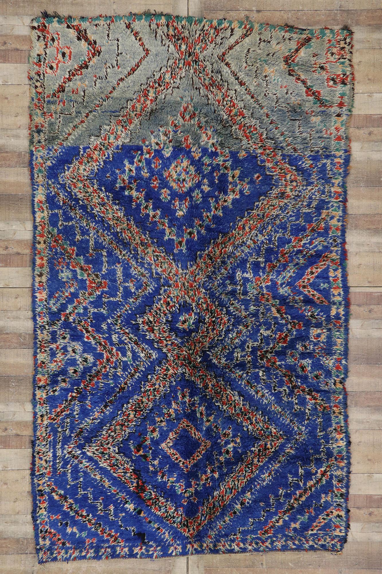 Marokkanischer Beni MGuild-Teppich im Vintage-Stil, Bold Boho Meets Midcentury Modern im Angebot 2