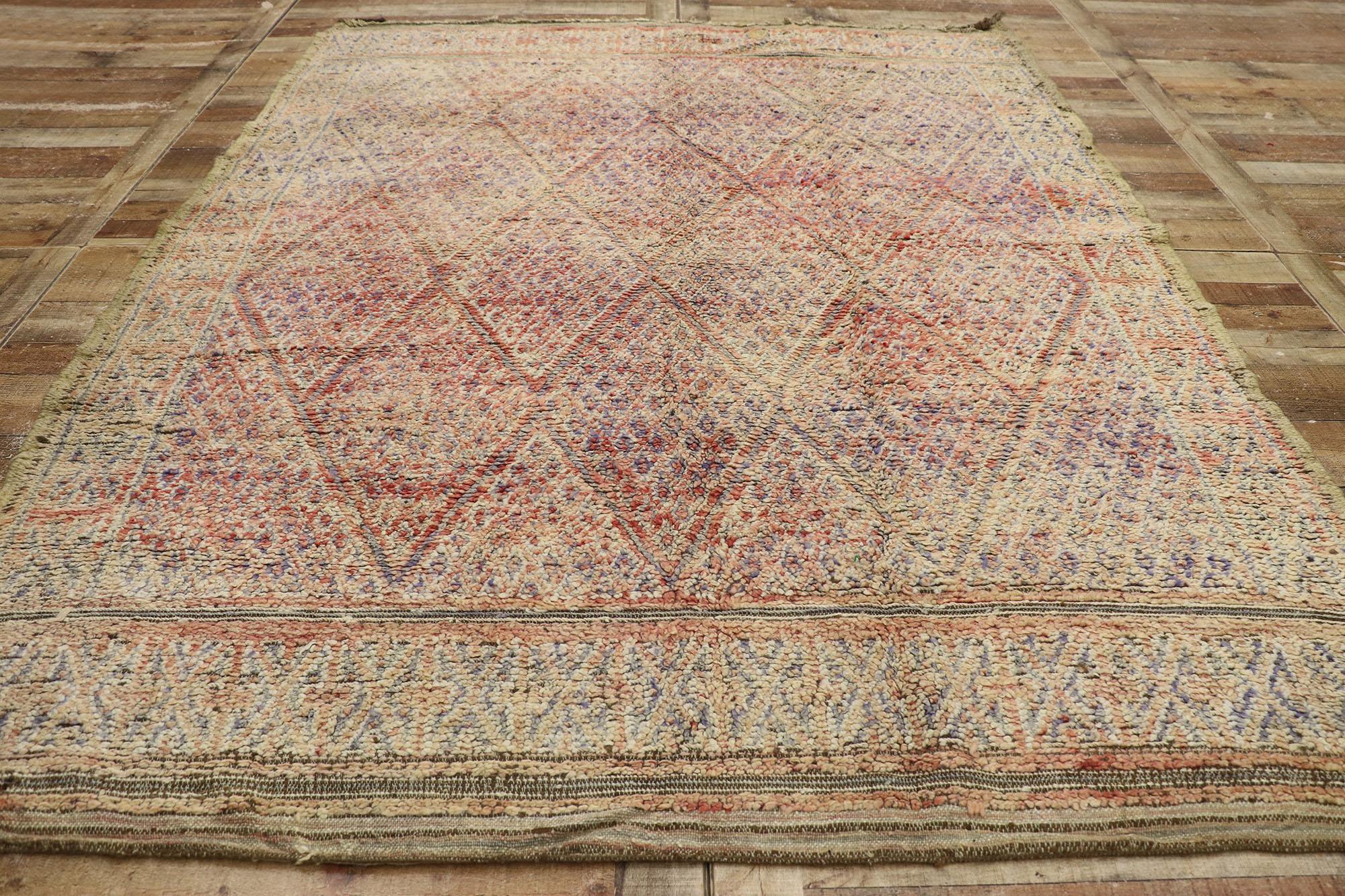 Noué à la main 1960's Beni MGuild Berber Moroccan Carpet with Modern Style en vente