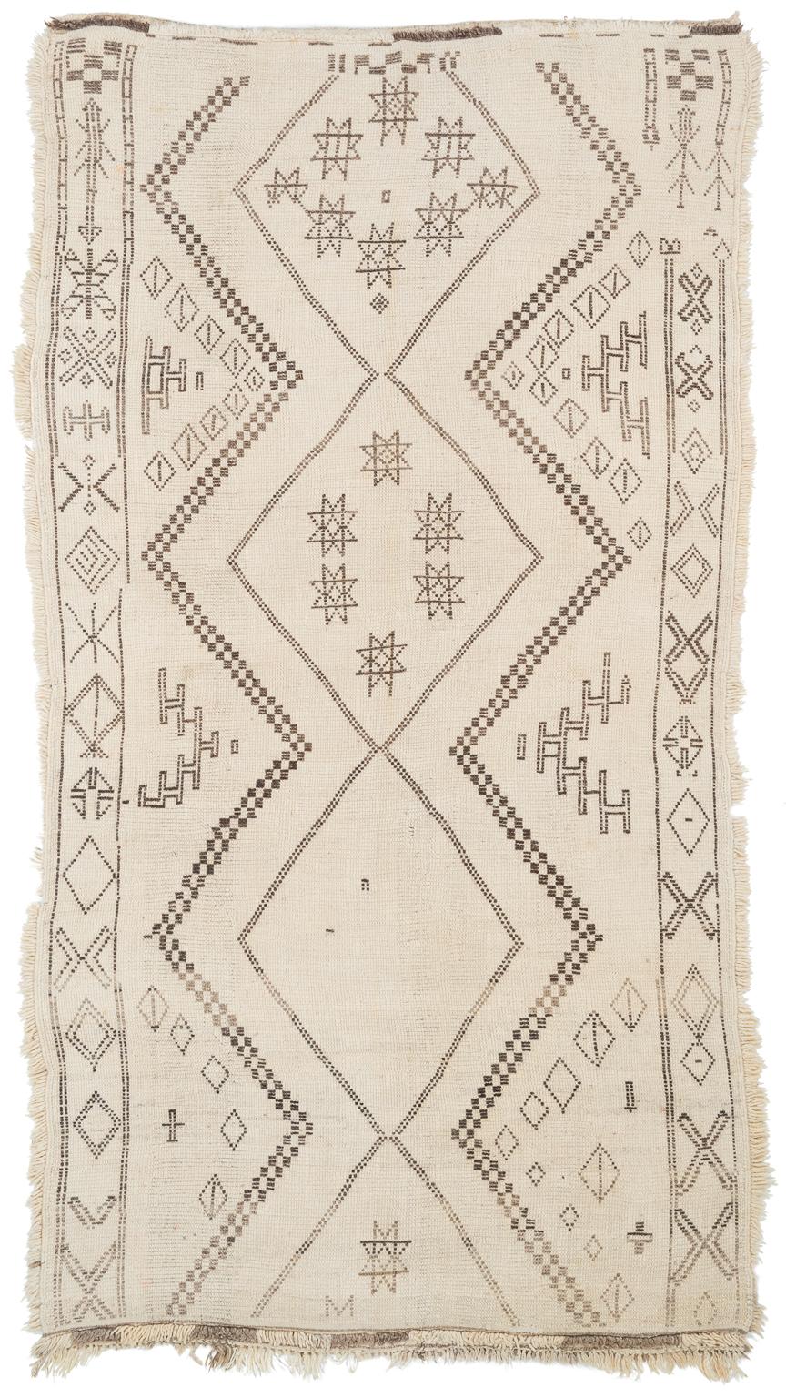 Unusual white ground beni mguild carpet from the middle atlas mountains in morocco. Woven with beautiful handspun wool and has a really terrific dynamic Traditional Design from 1950s. Measures: 6' x 10'5