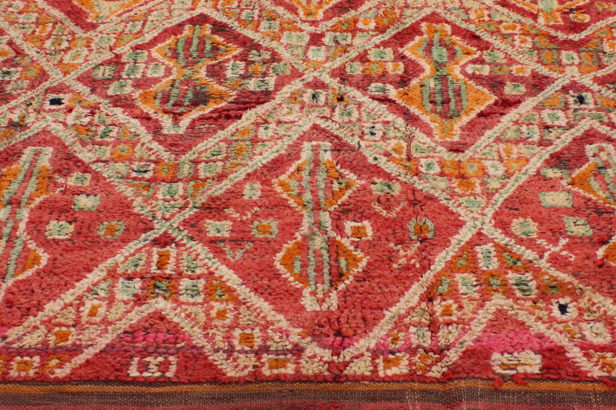 Vintage Beni MGuild Marokkanischer Teppich (Handgeknüpft) im Angebot