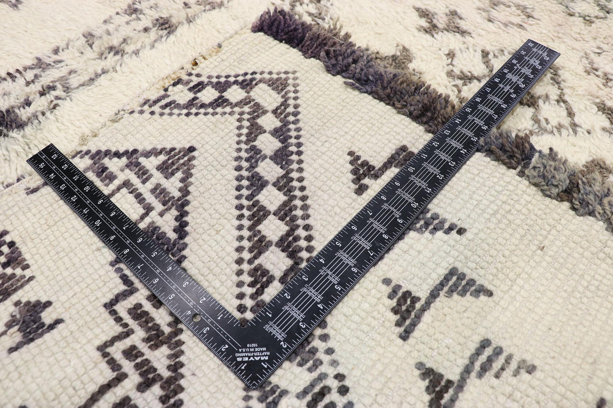 Vintage Beni M'Guild Marokkanischer Teppich mit organischem modernem Stil:: Quadratischer Marokkanischer Teppich im Zustand „Gut“ im Angebot in Dallas, TX