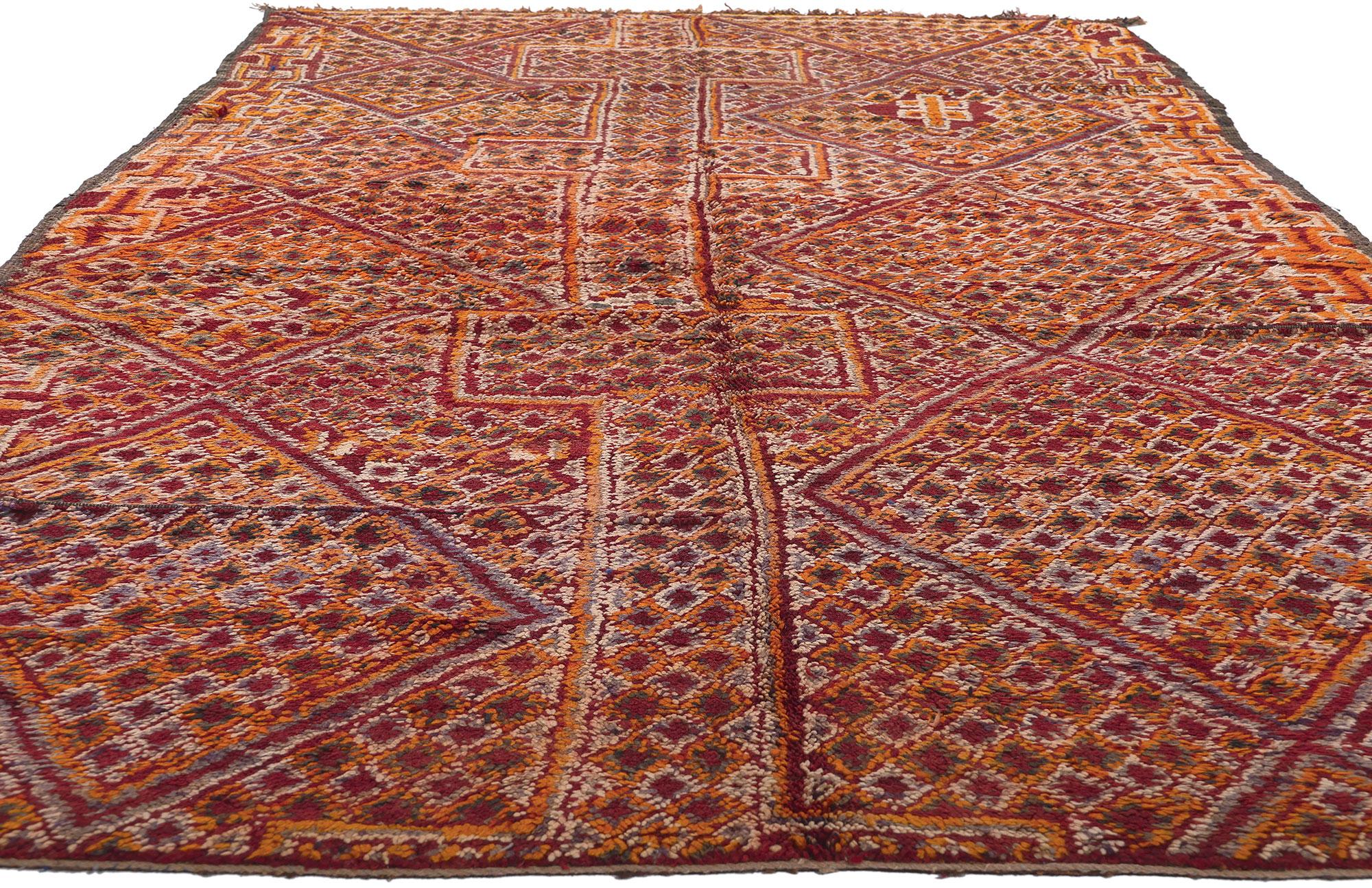 Marokkanischer Beni MGuild-Teppich im Vintage-Stil, Irresistibly Chic Meets Sophisticated Boho (Böhmisch) im Angebot