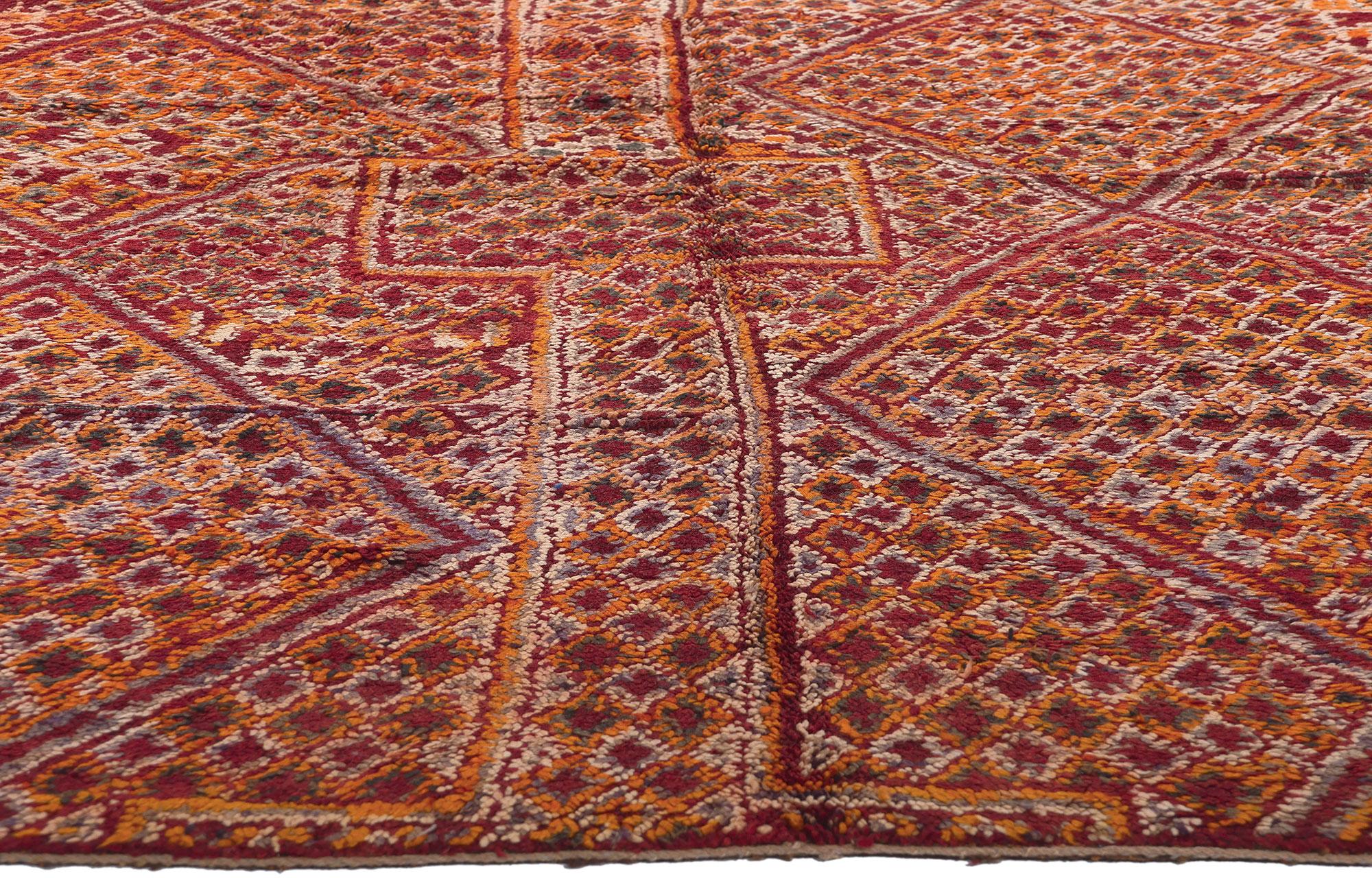 Marokkanischer Beni MGuild-Teppich im Vintage-Stil, Irresistibly Chic Meets Sophisticated Boho (Handgeknüpft) im Angebot