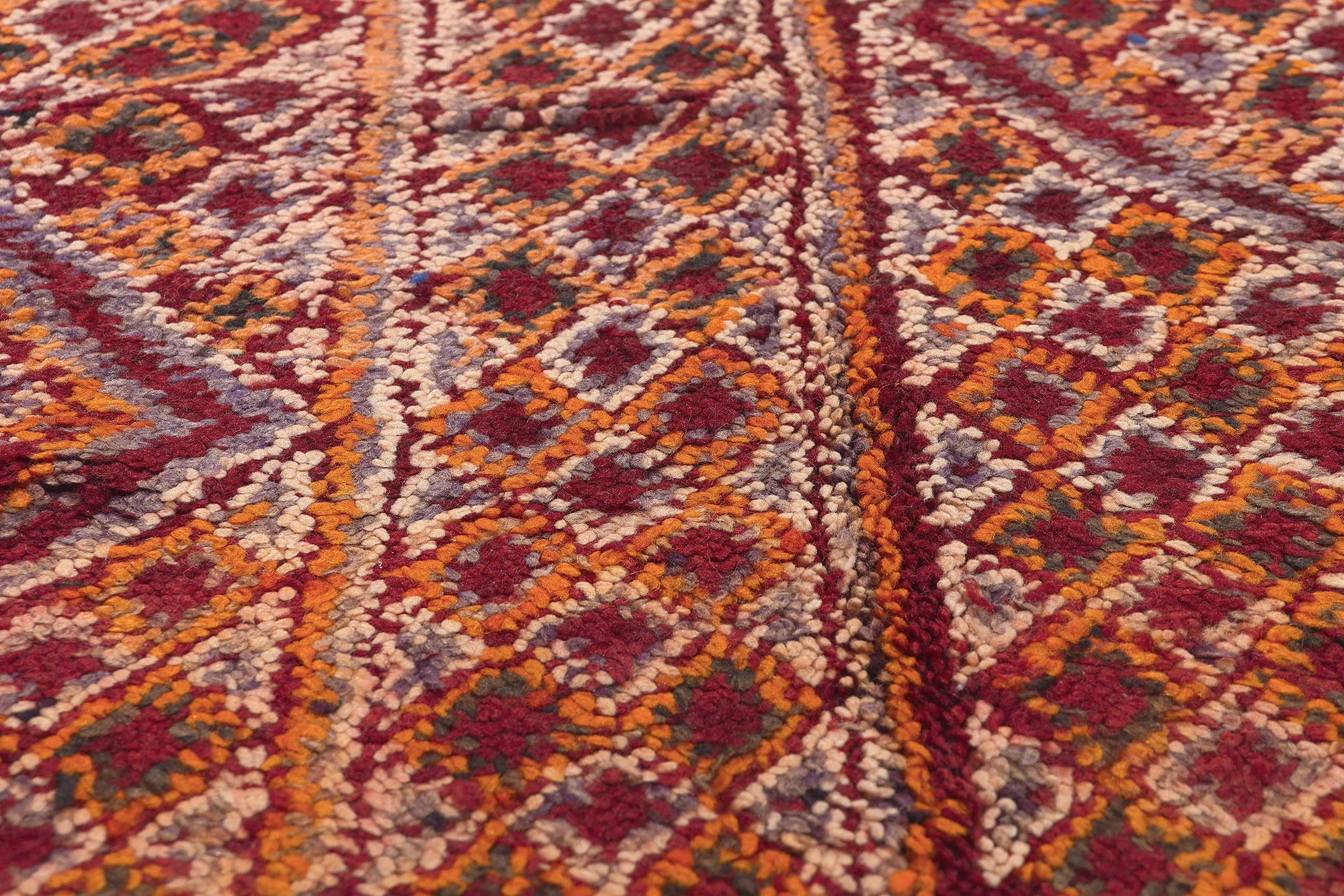 Marokkanischer Beni MGuild-Teppich im Vintage-Stil, Irresistibly Chic Meets Sophisticated Boho im Zustand „Gut“ im Angebot in Dallas, TX