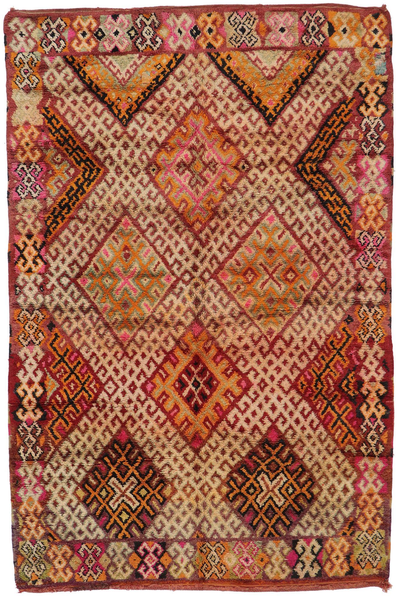 Marokkanischer Beni MGuild-Teppich im Vintage-Stil, Midcentury Modern Meets Bohemian im Angebot 2