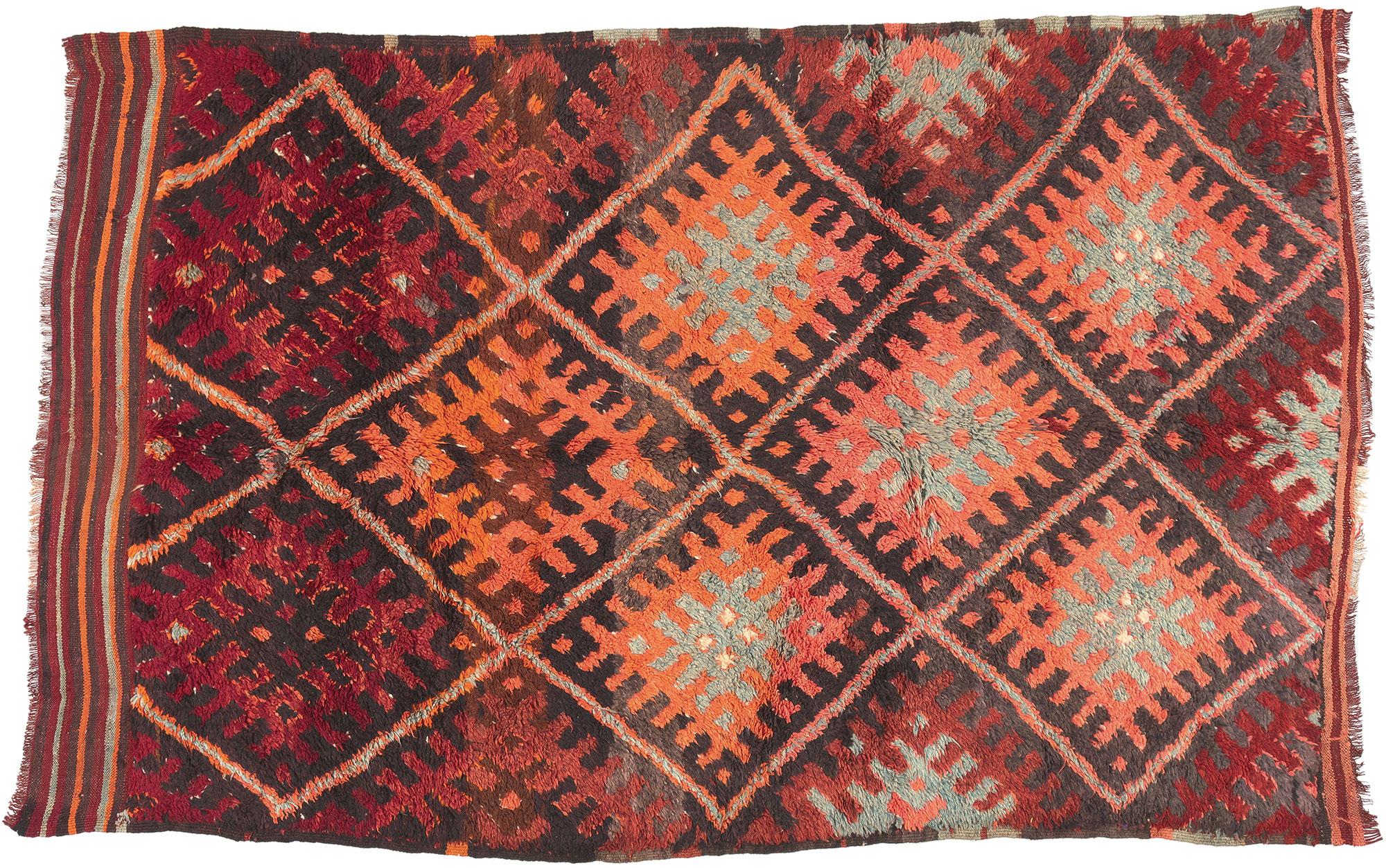 Marokkanischer Beni MGuild Vintage Beni MGuild-Teppich, Midcentury Modern Meets Stammeskunst-Enchantment, Vintage im Angebot 3